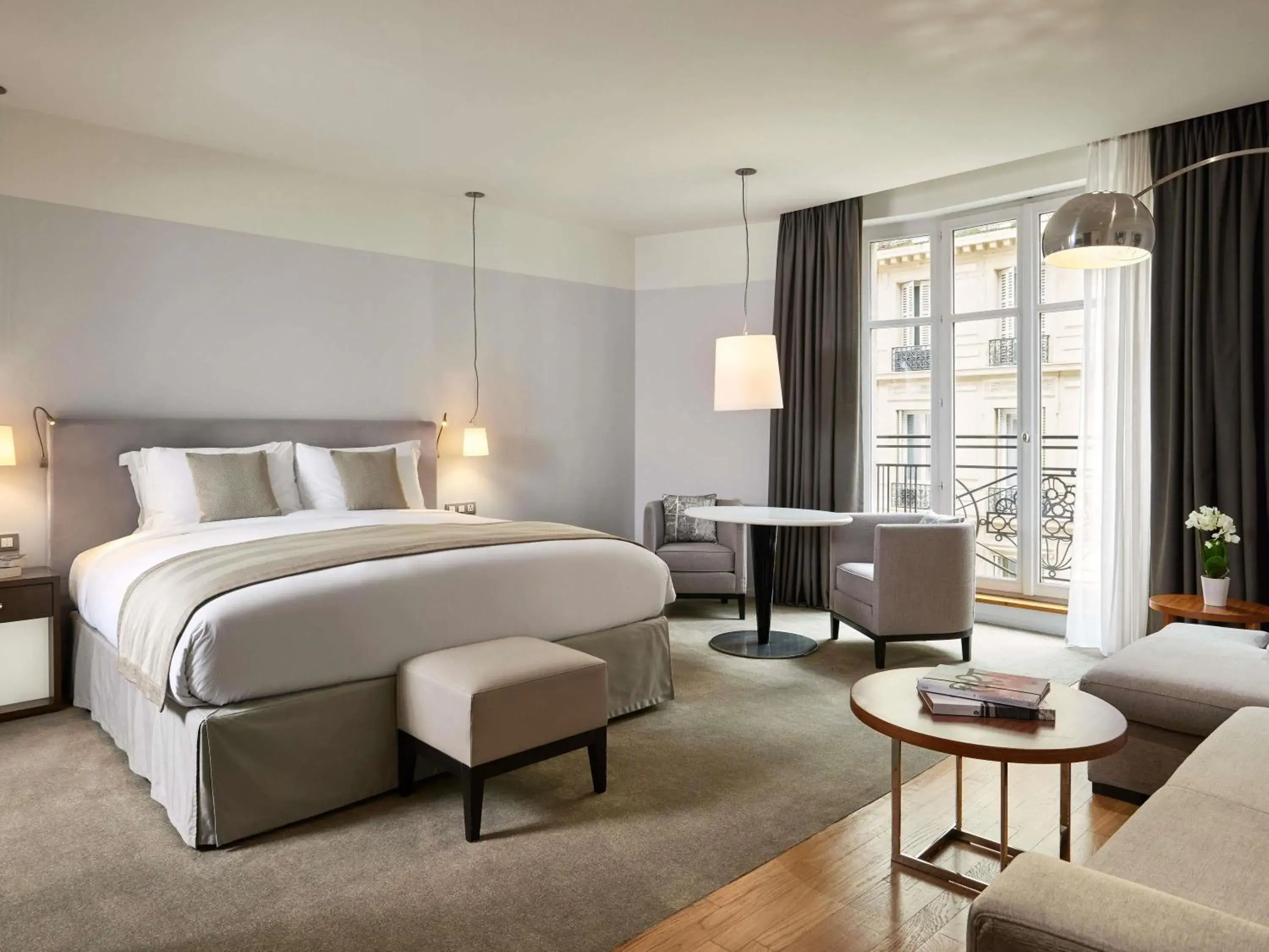 Property building, Bed in Sofitel Paris Arc De Triomphe Property building, Bed in Sofitel Paris Arc De Triomphe