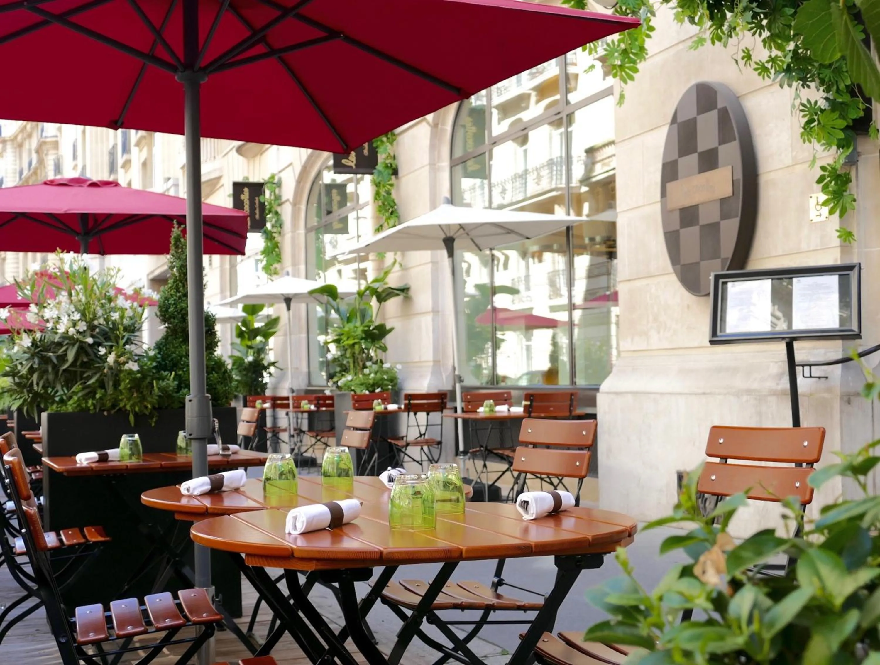 Restaurant/places to eat in Sofitel Paris Arc De Triomphe