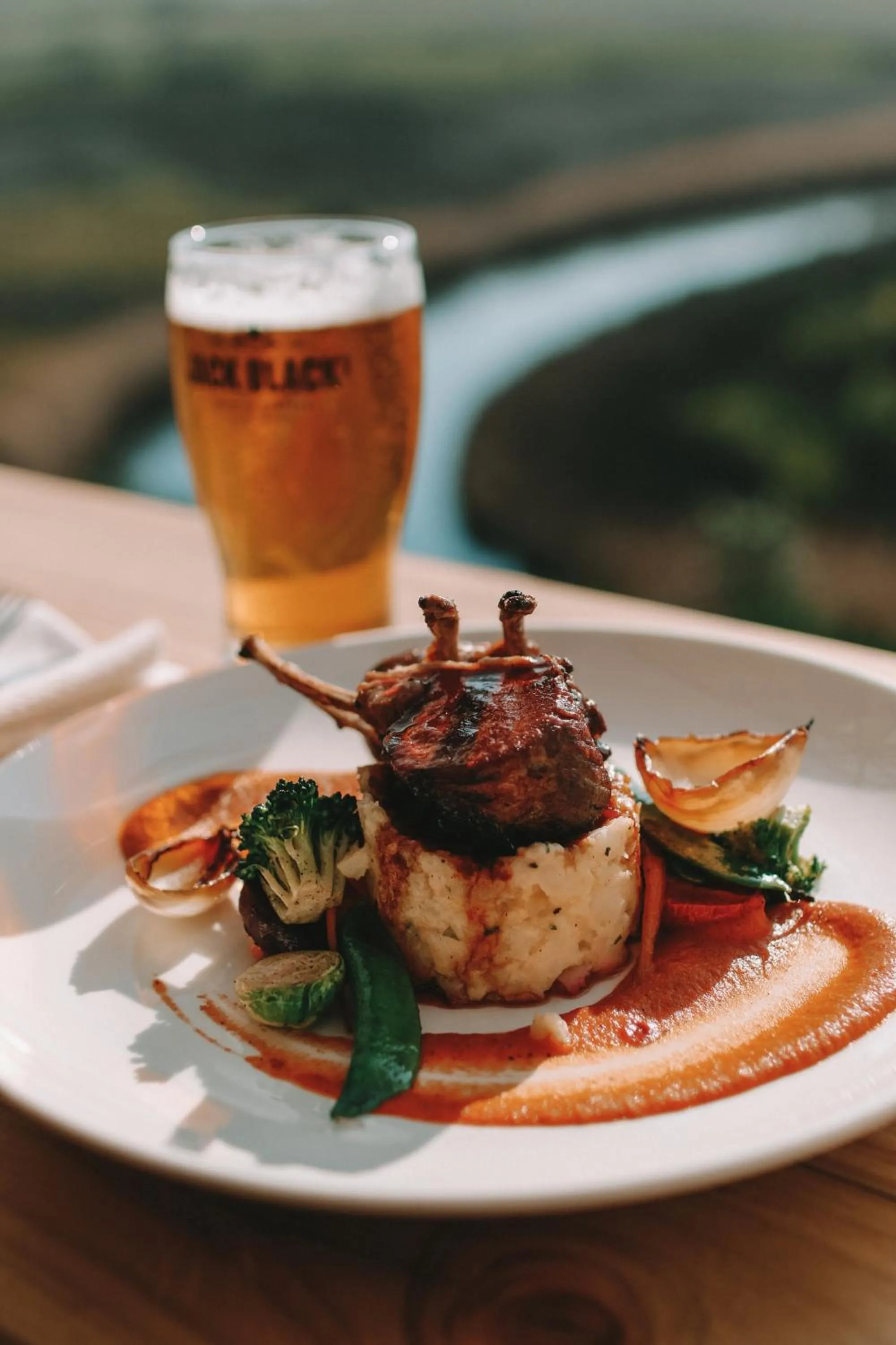 Restaurant/places to eat in Emily Moon River Lodge