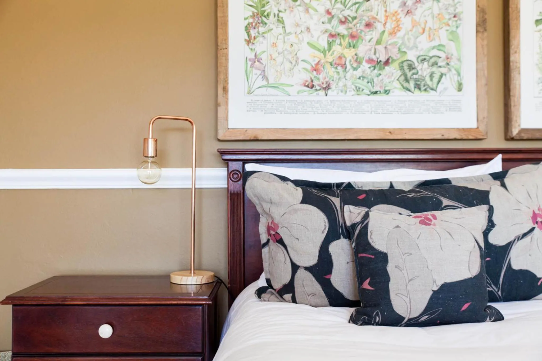 Bed in Emily Moon River Lodge