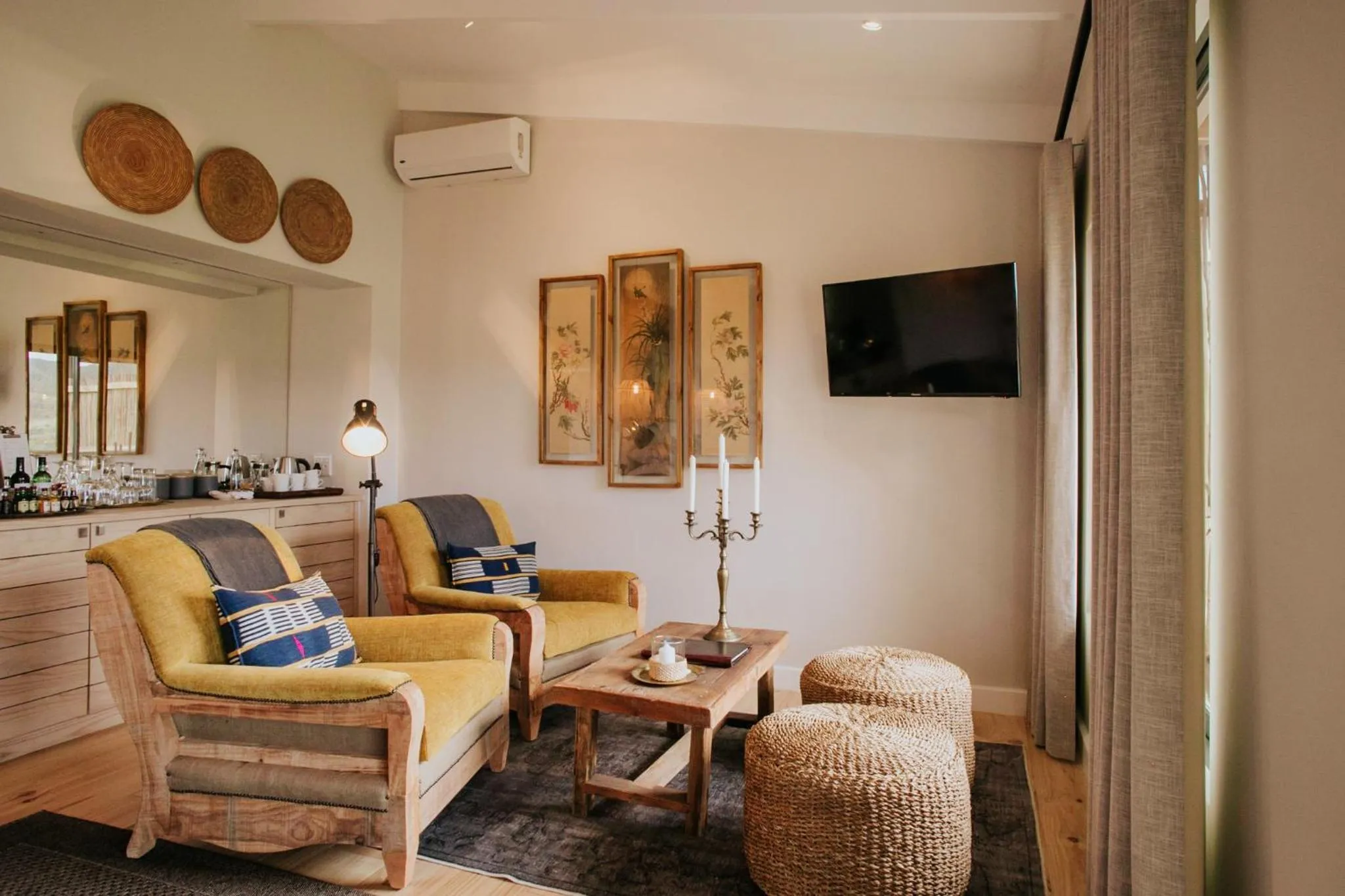 Living room in Emily Moon River Lodge