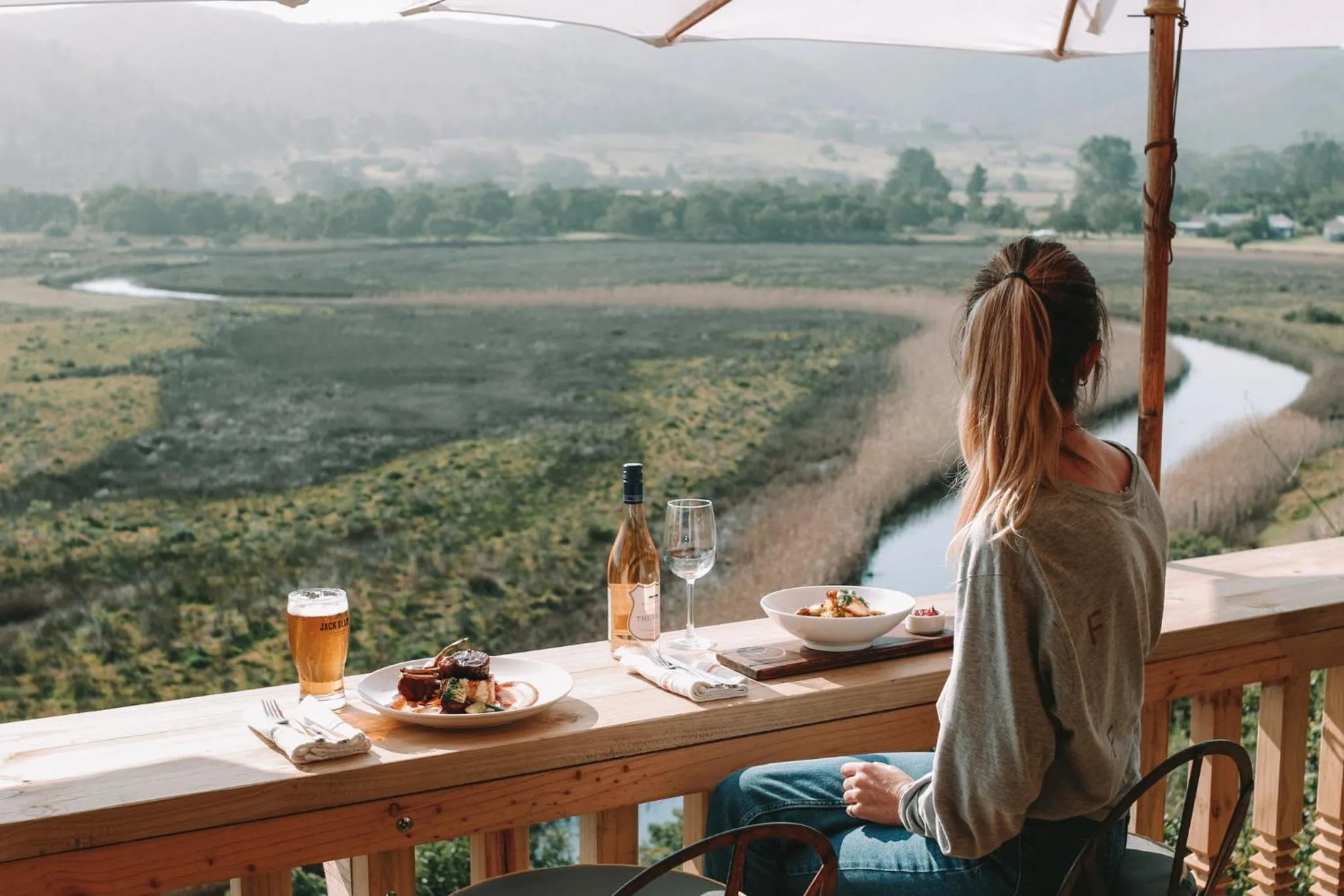 Restaurant/places to eat in Emily Moon River Lodge