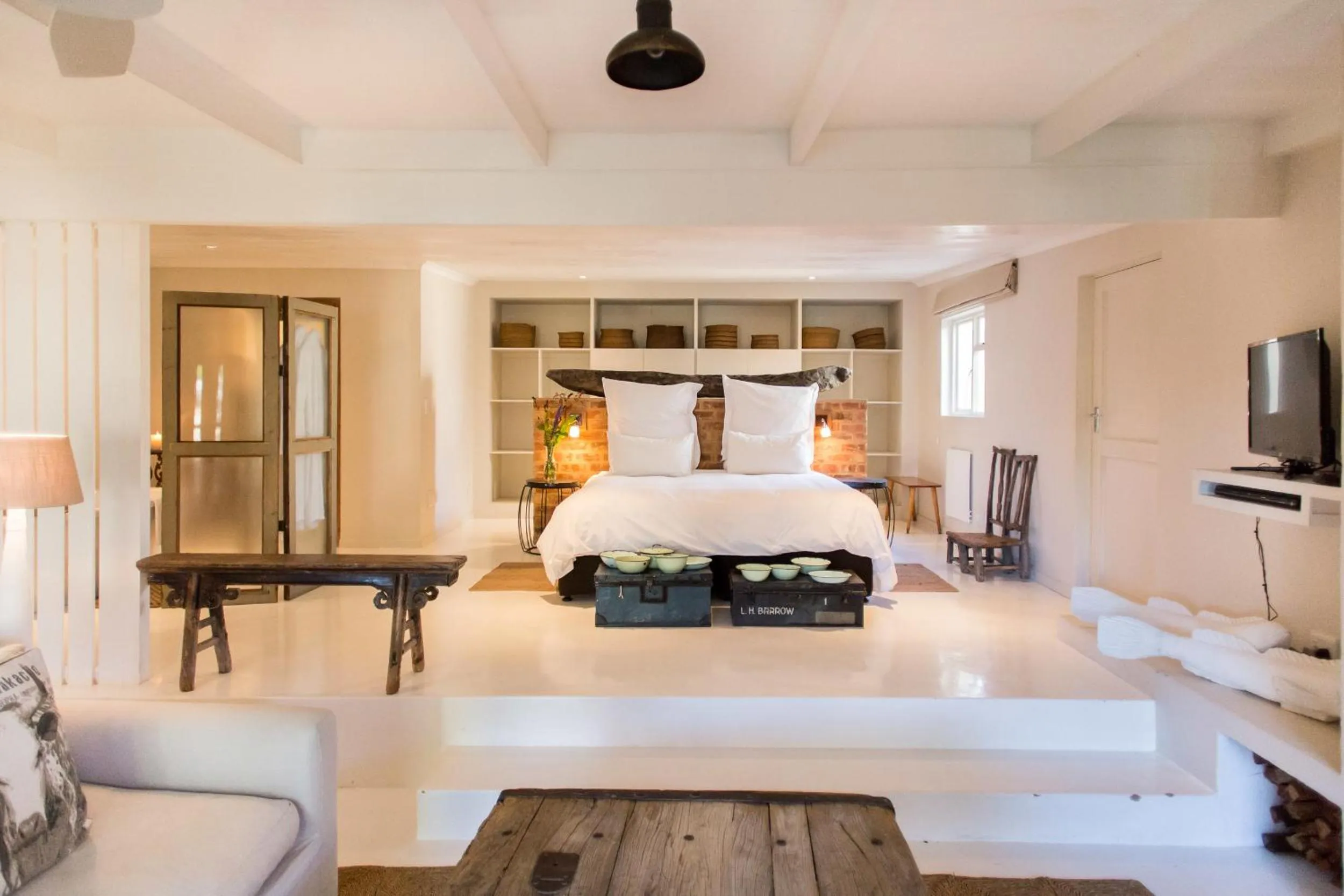 Bathroom, Bed in Emily Moon River Lodge