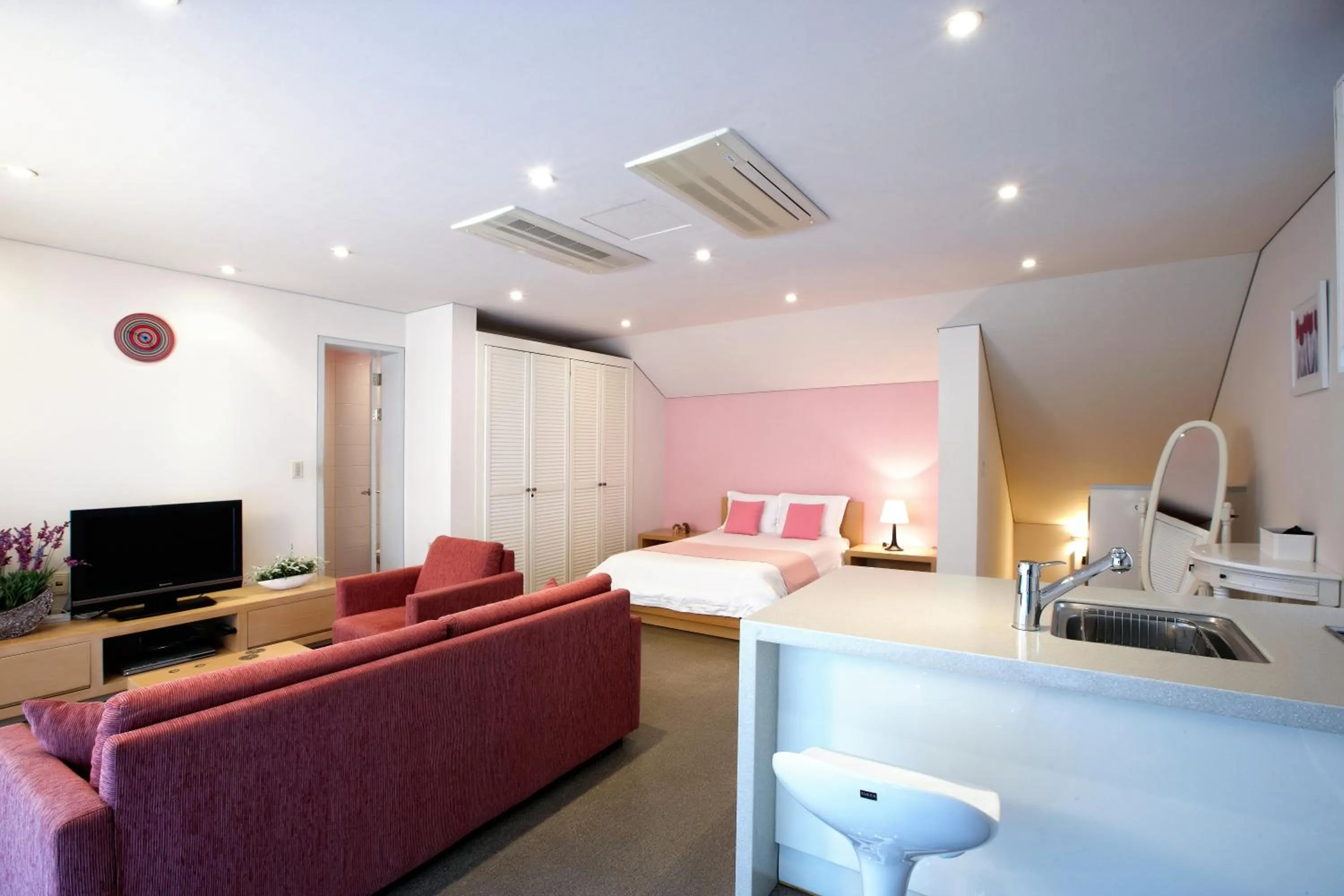 Photo of the whole room in Tropical Dream Spa Resort