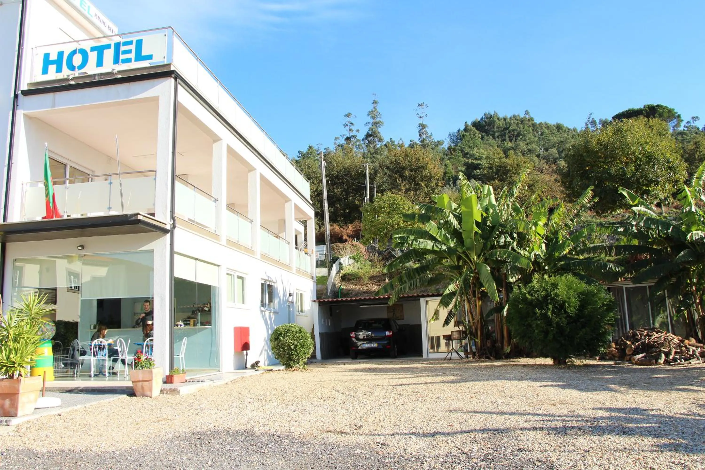 Facade/entrance in Hotel Minho Belo