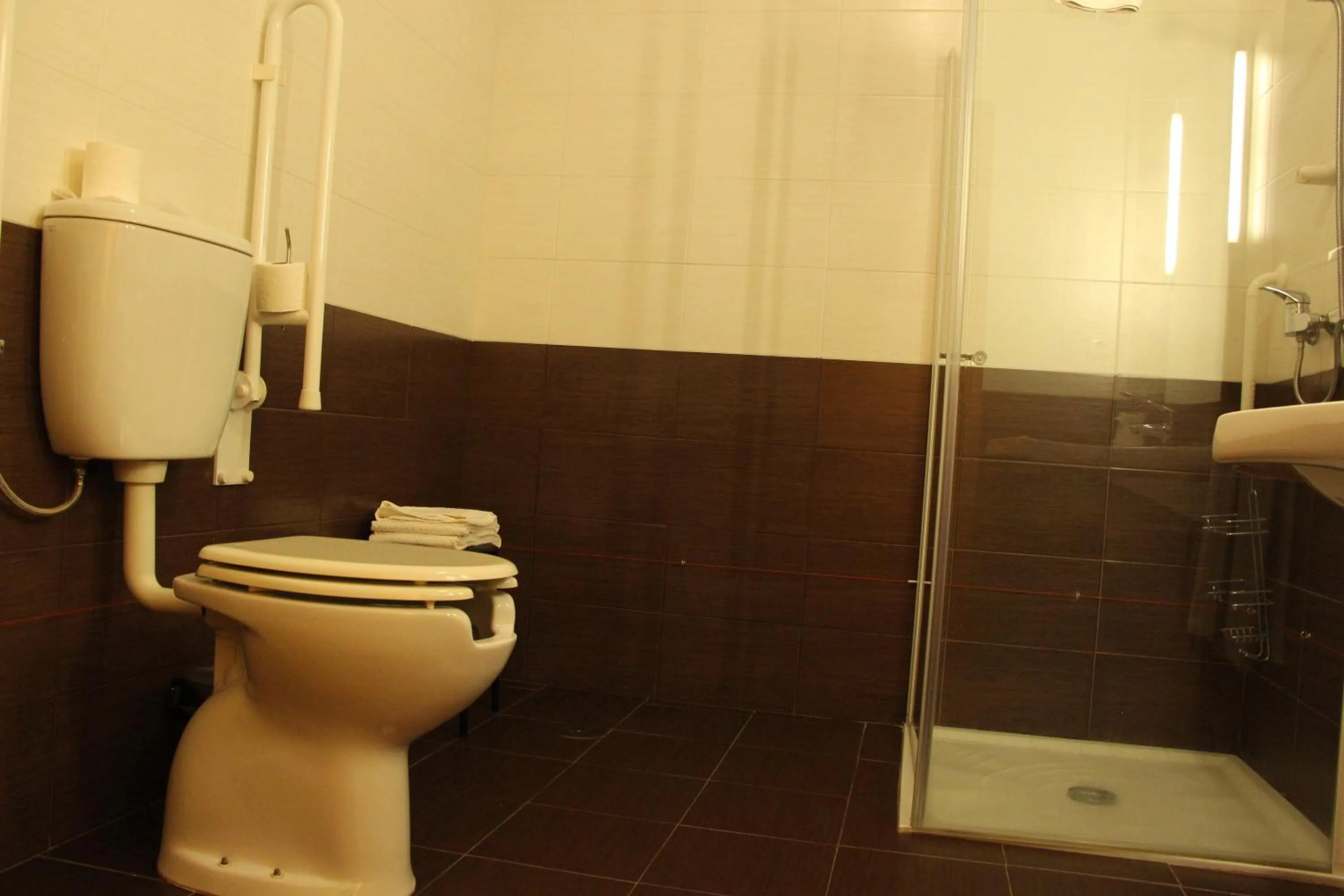 Toilet in Hotel Minho Belo