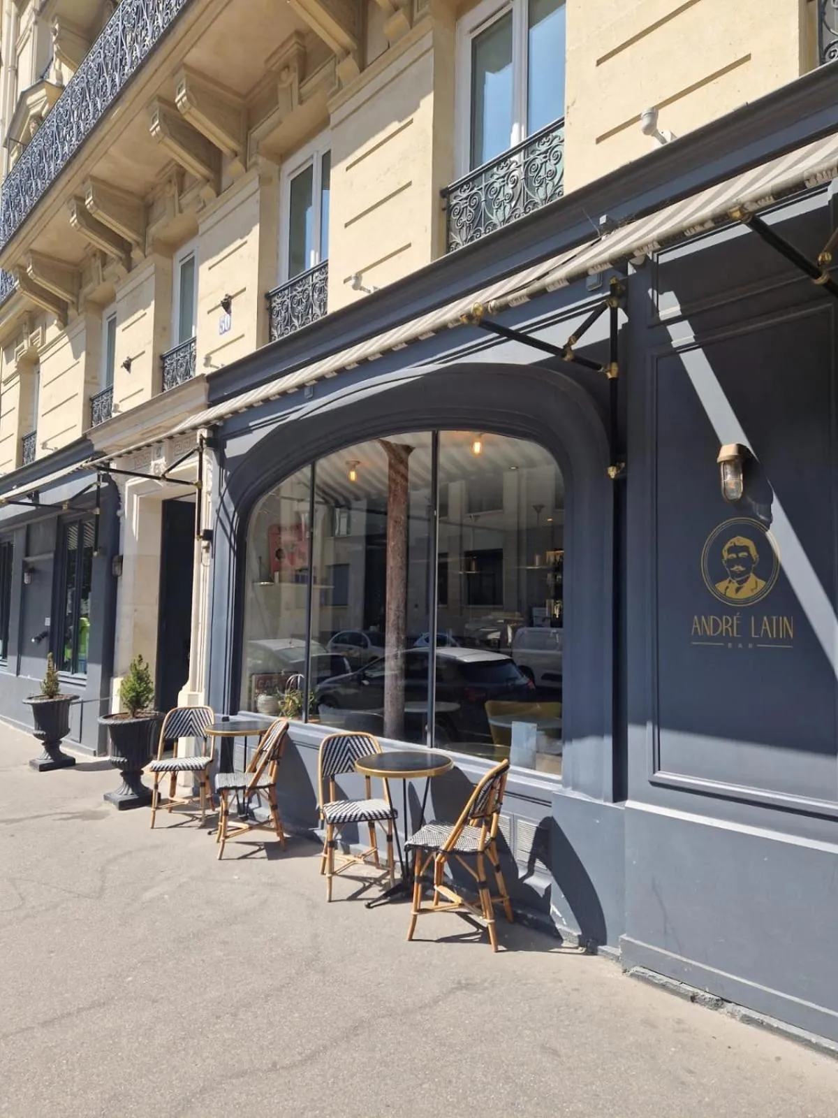 Property building in Hotel André Latin