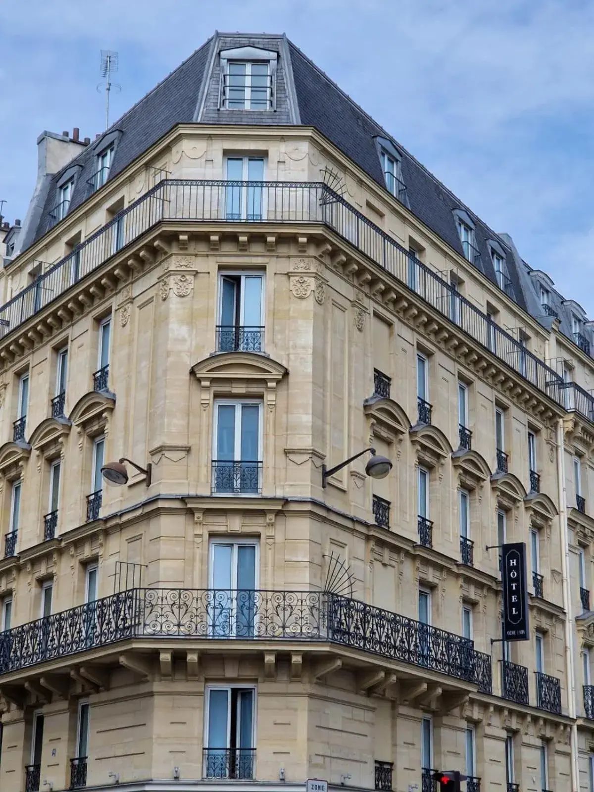 Property building in Hotel André Latin Property building in Hotel André Latin