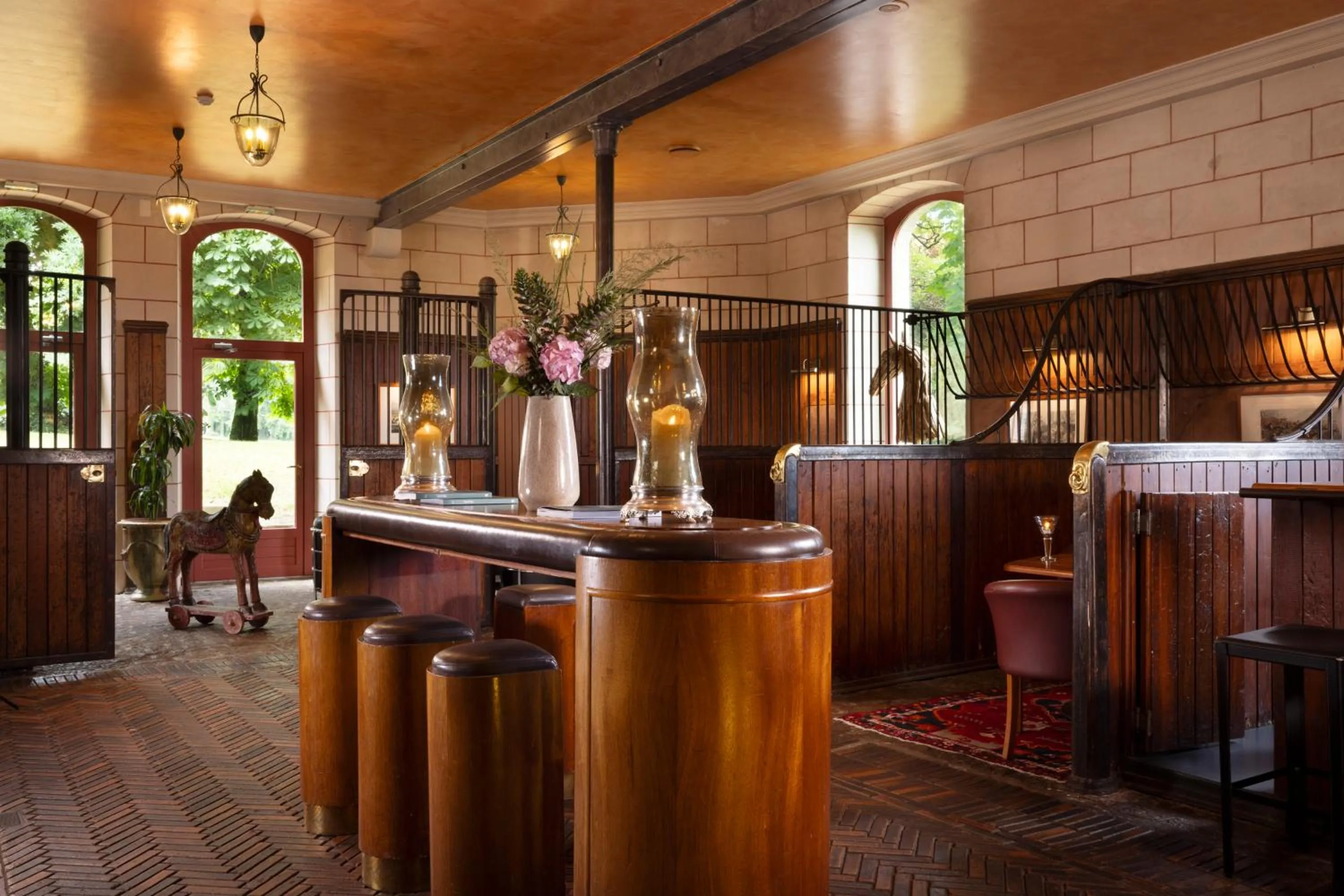 Lounge or bar in Hôtel & Spa de La Bretesche