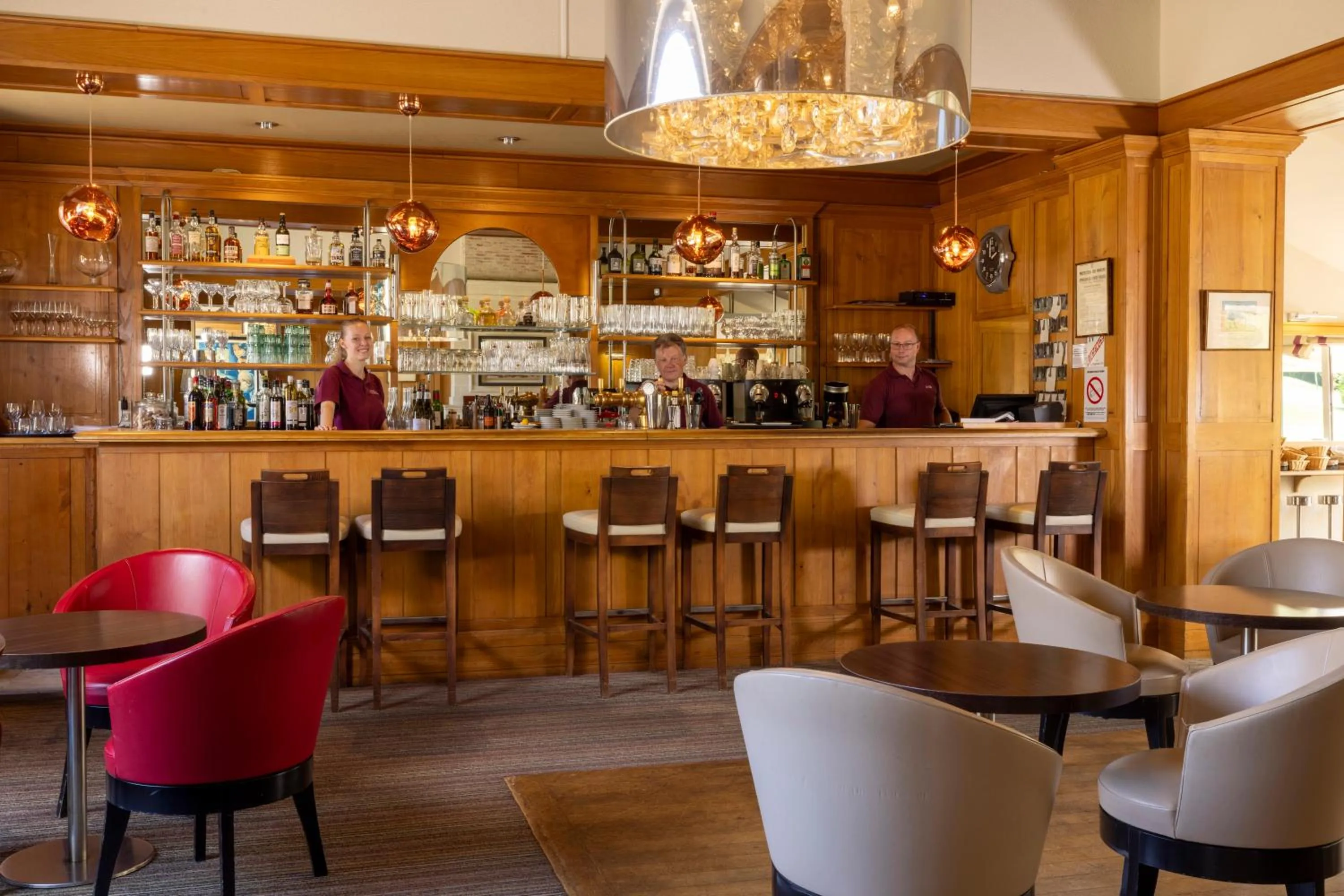 Lounge or bar in Hôtel & Spa de La Bretesche