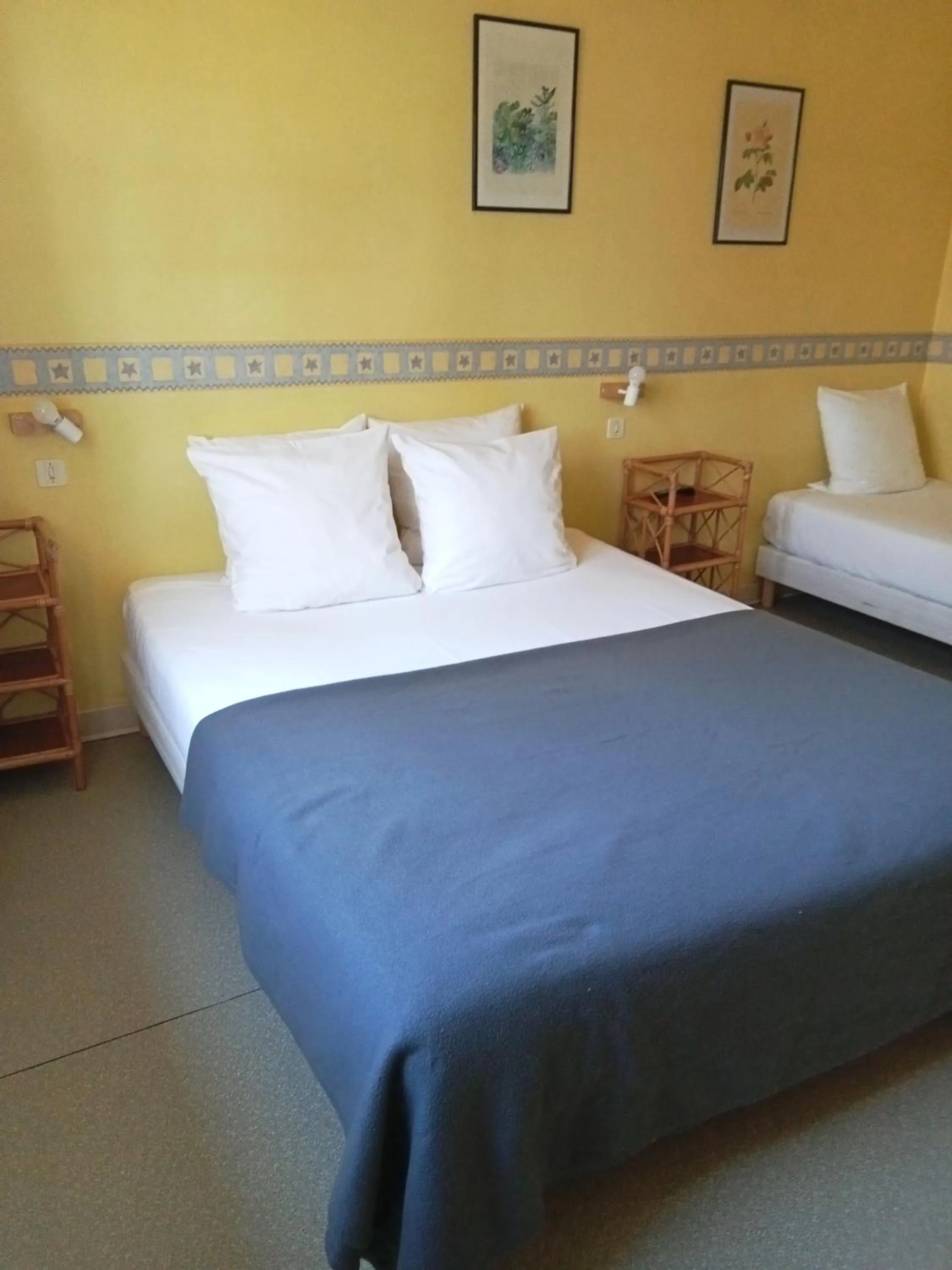 Bedroom, Bed in L'Auberge de Lugos