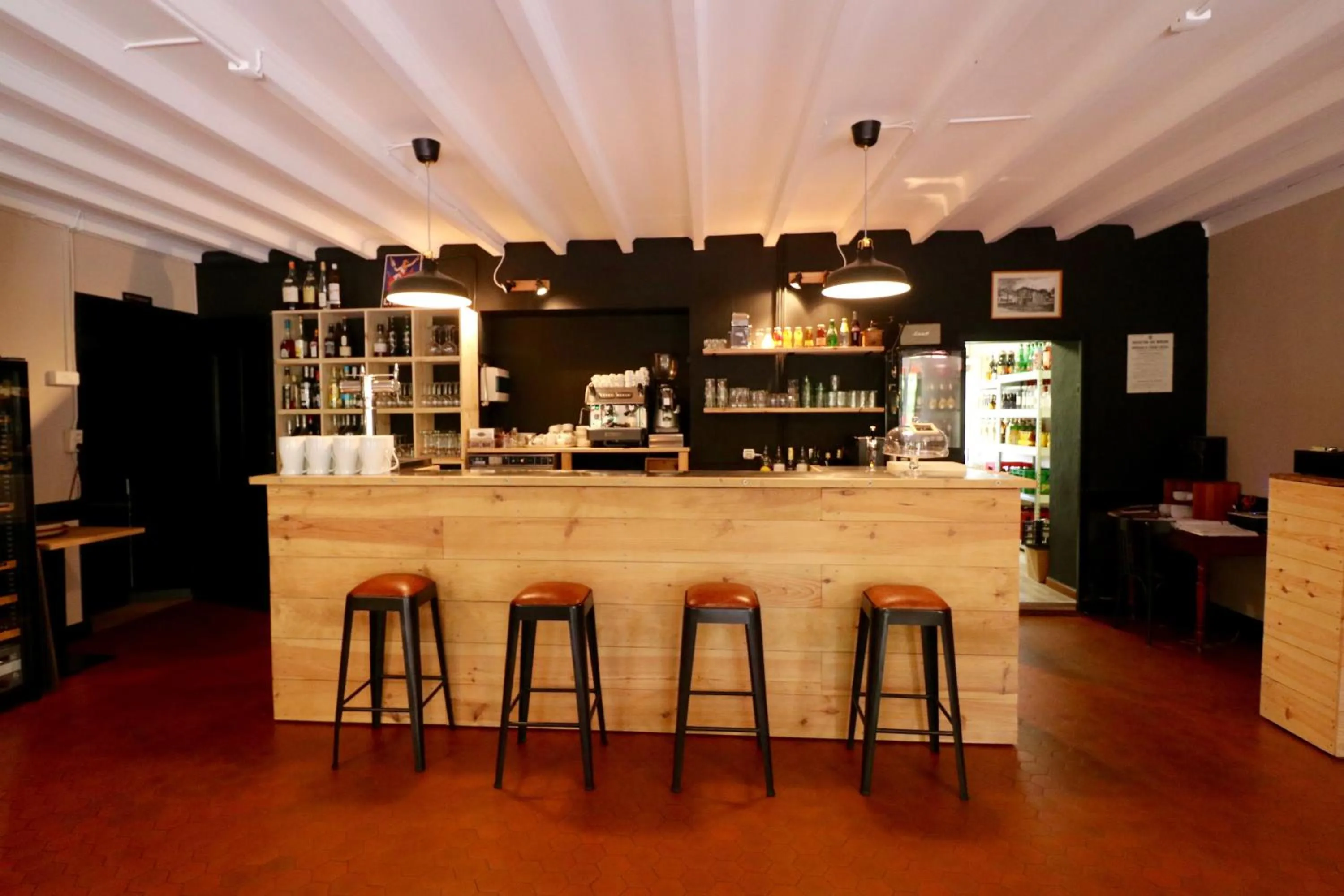 Lounge or bar in L'Auberge de Lugos
