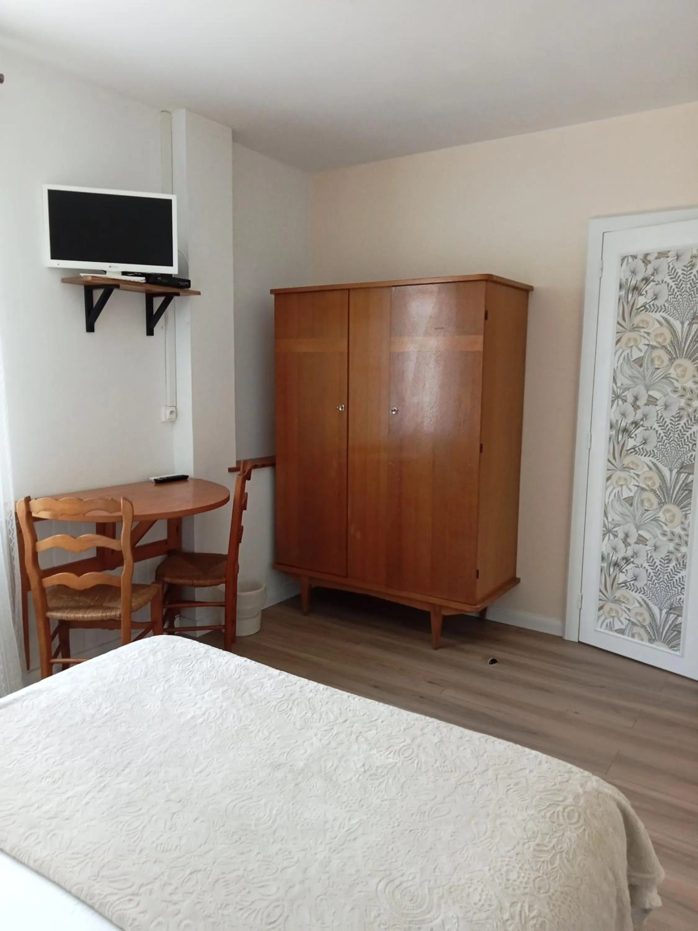 Bedroom, Bed in L'Auberge de Lugos