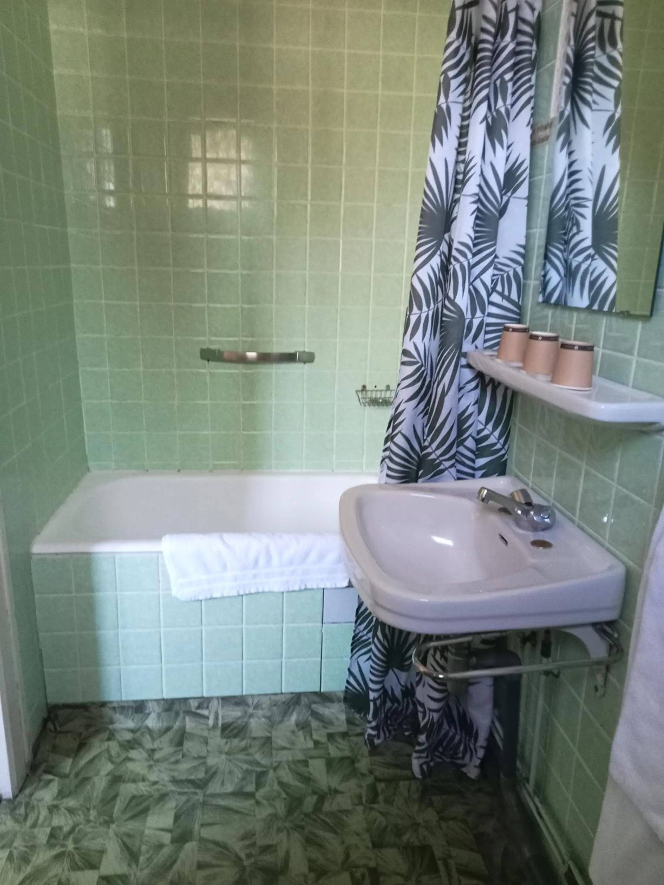 Bath in L'Auberge de Lugos