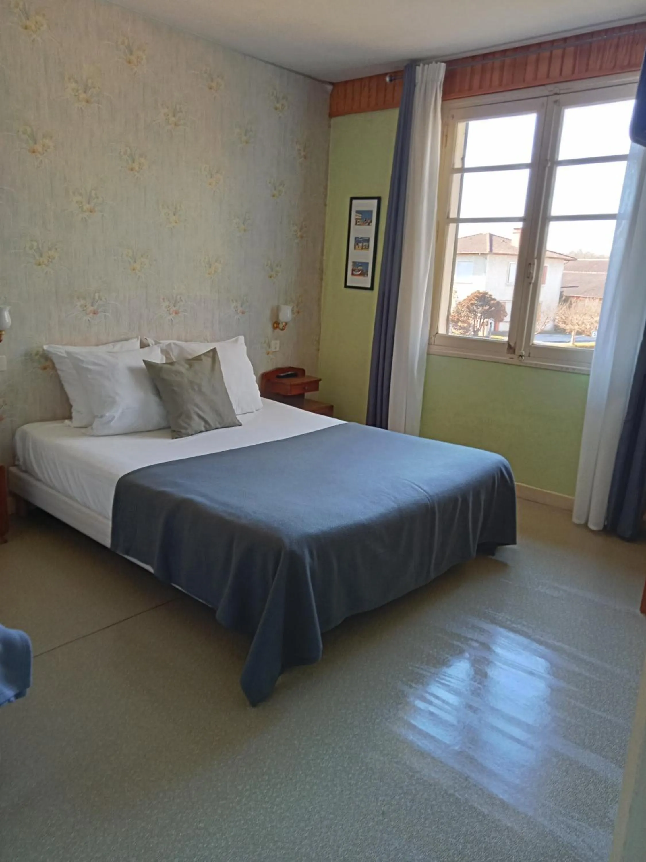 Bedroom, Bed in L'Auberge de Lugos