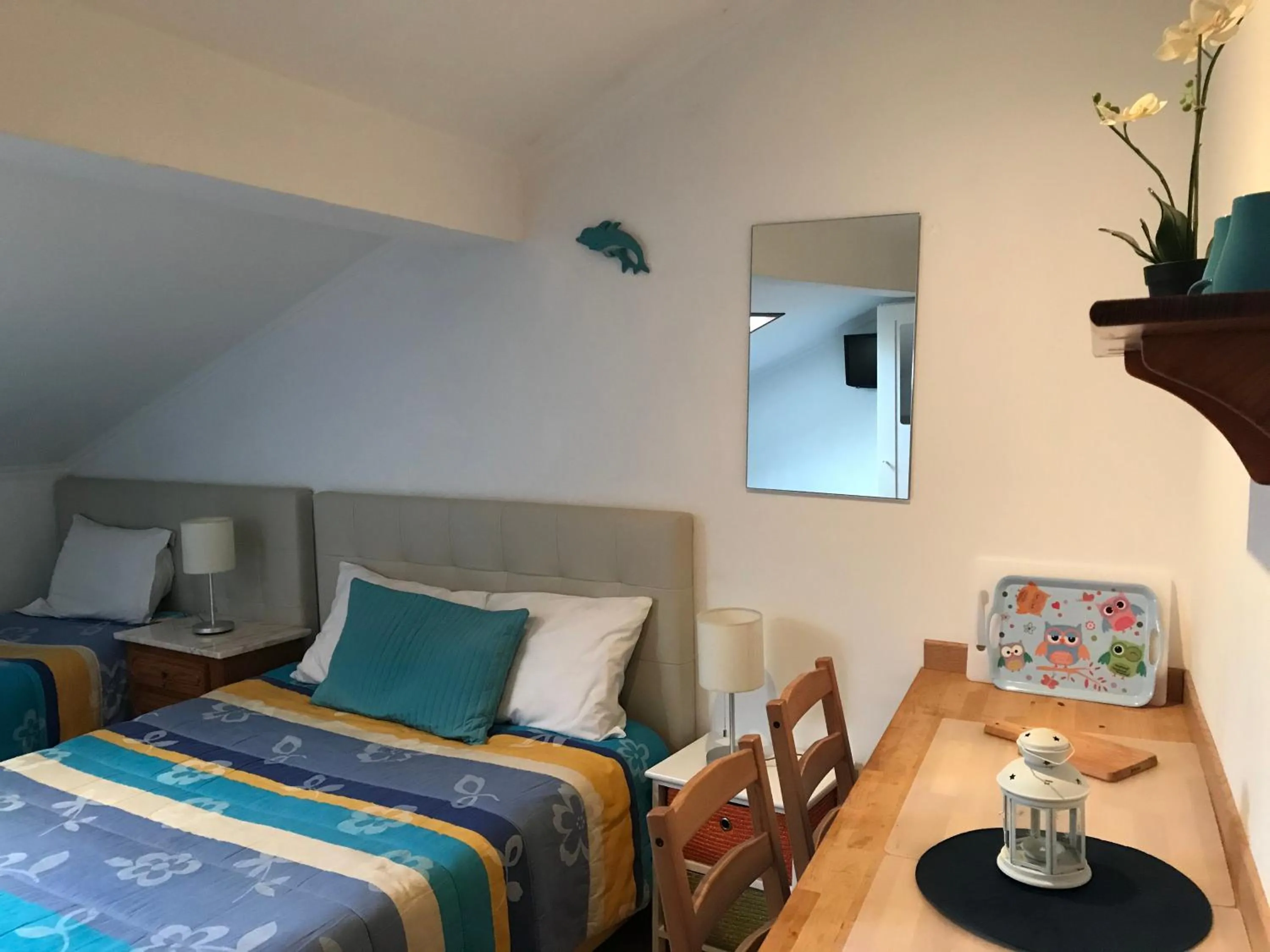 Shower, Bed in Hospedaria Bernardo