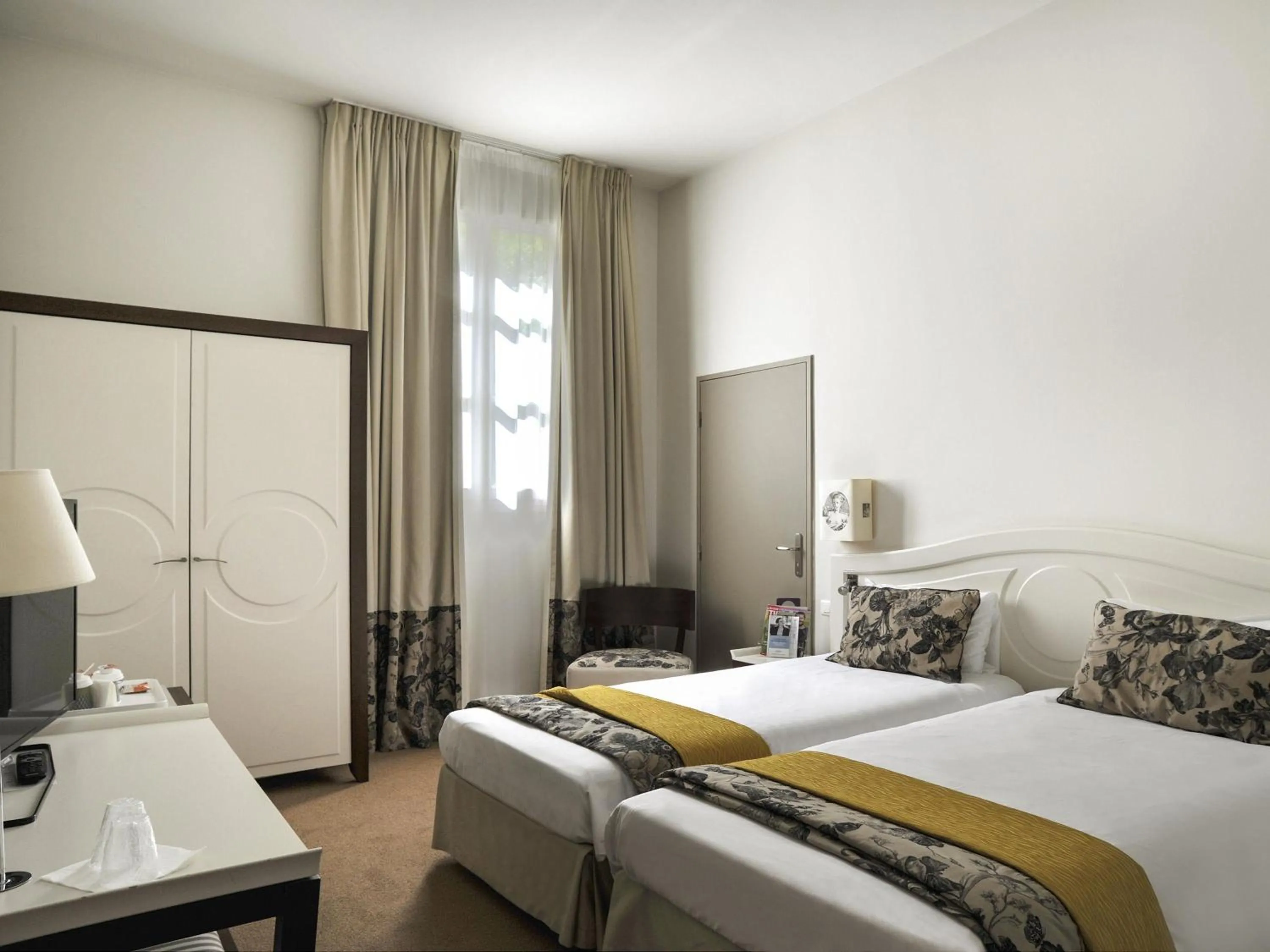 Other, Bed in Mercure Rambouillet Relays Du Château