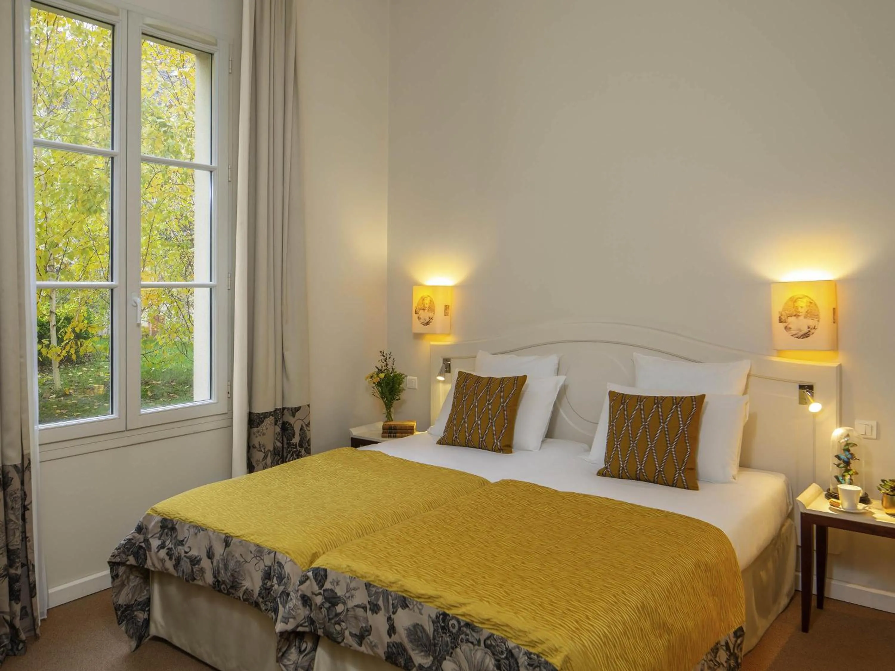 Bedroom, Bed in Mercure Rambouillet Relays Du Château