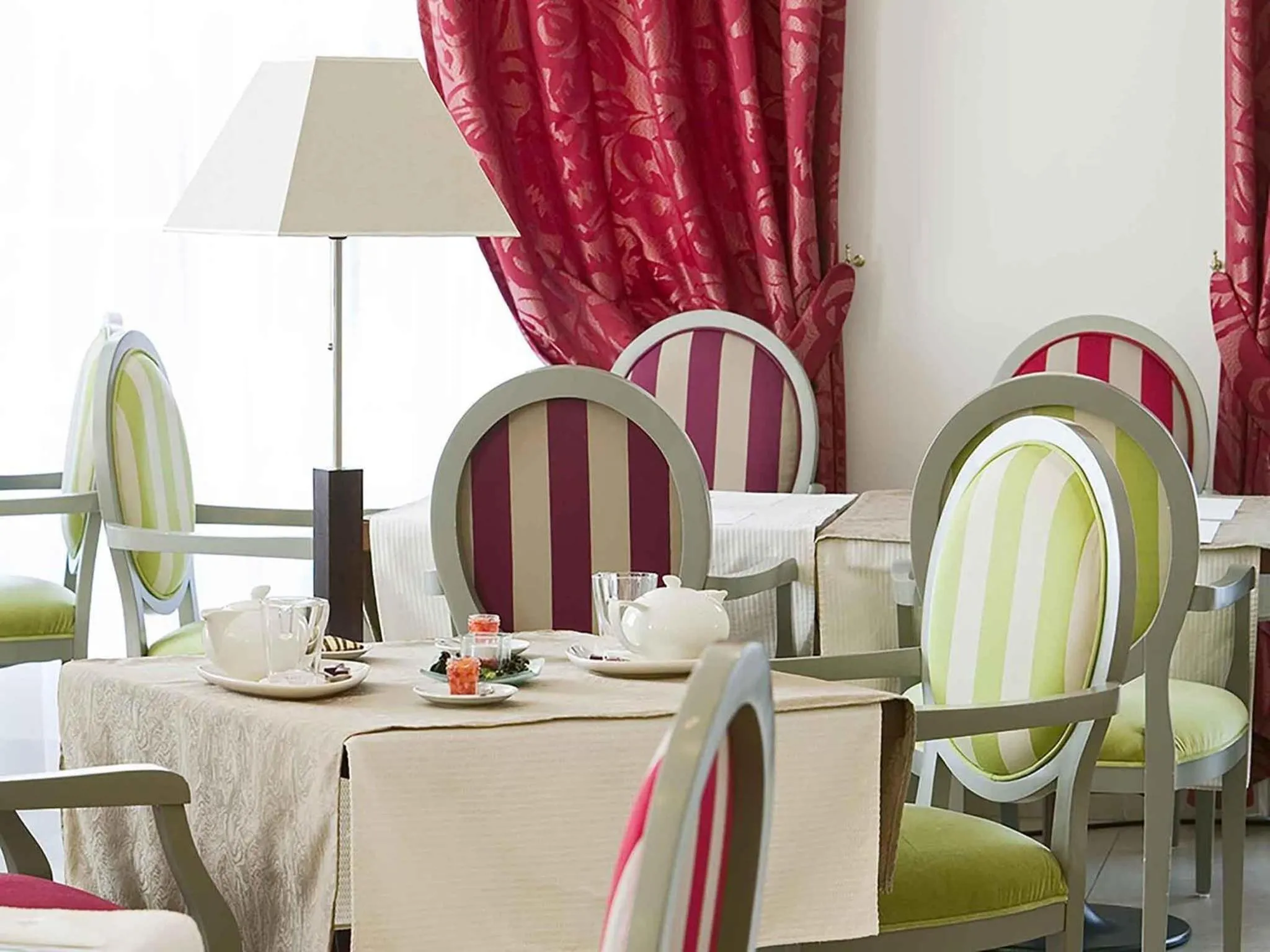 Restaurant/places to eat in Mercure Rambouillet Relays Du Château