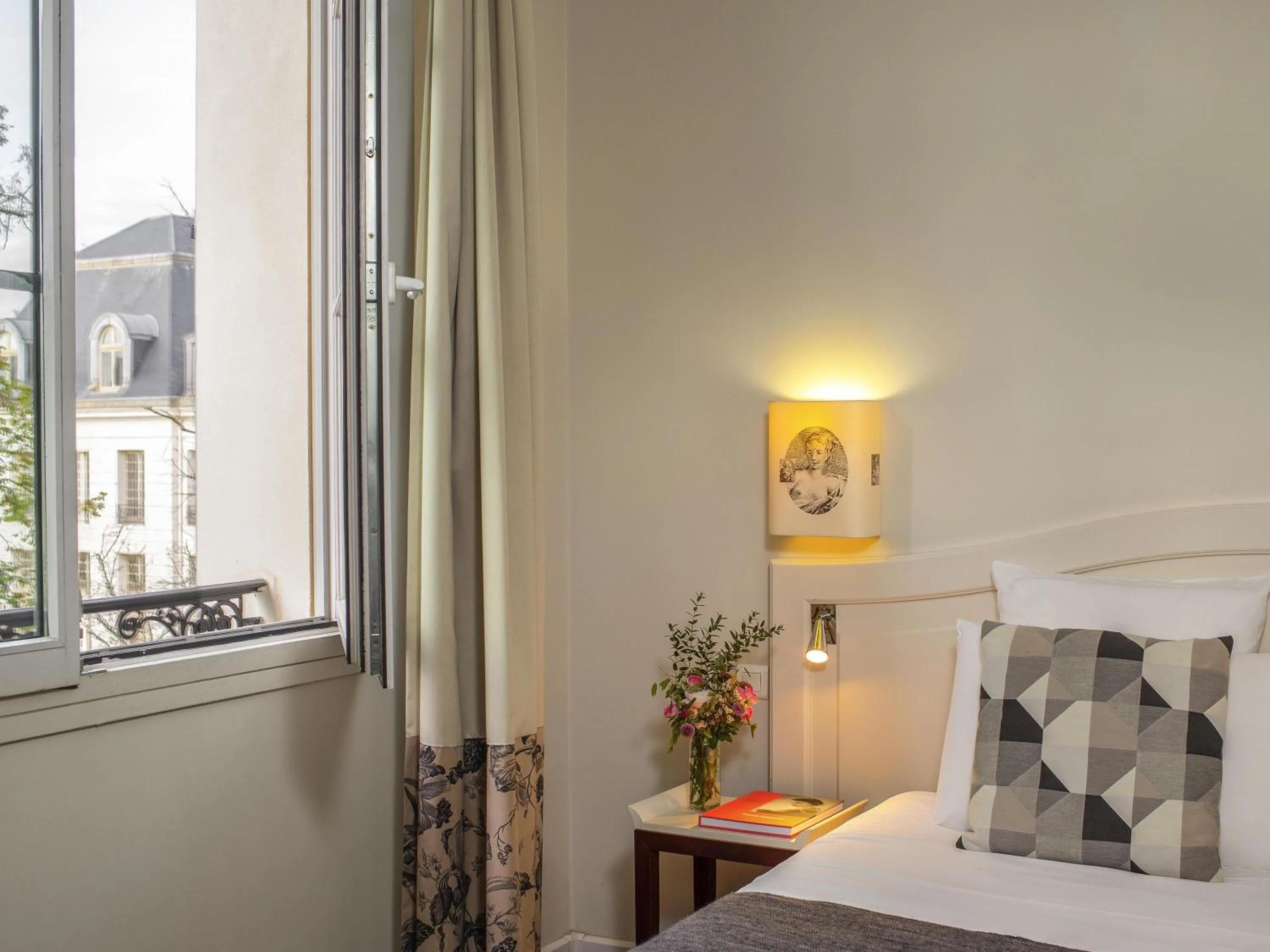 Bedroom, Bed in Mercure Rambouillet Relays Du Château