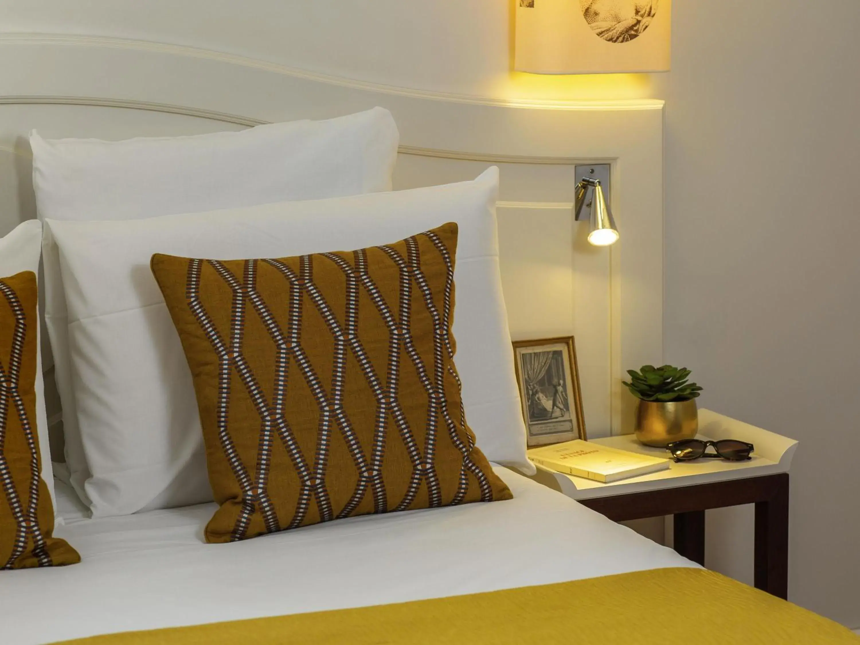 Bedroom, Bed in Mercure Rambouillet Relays Du Château Bedroom, Bed in Mercure Rambouillet Relays Du Château