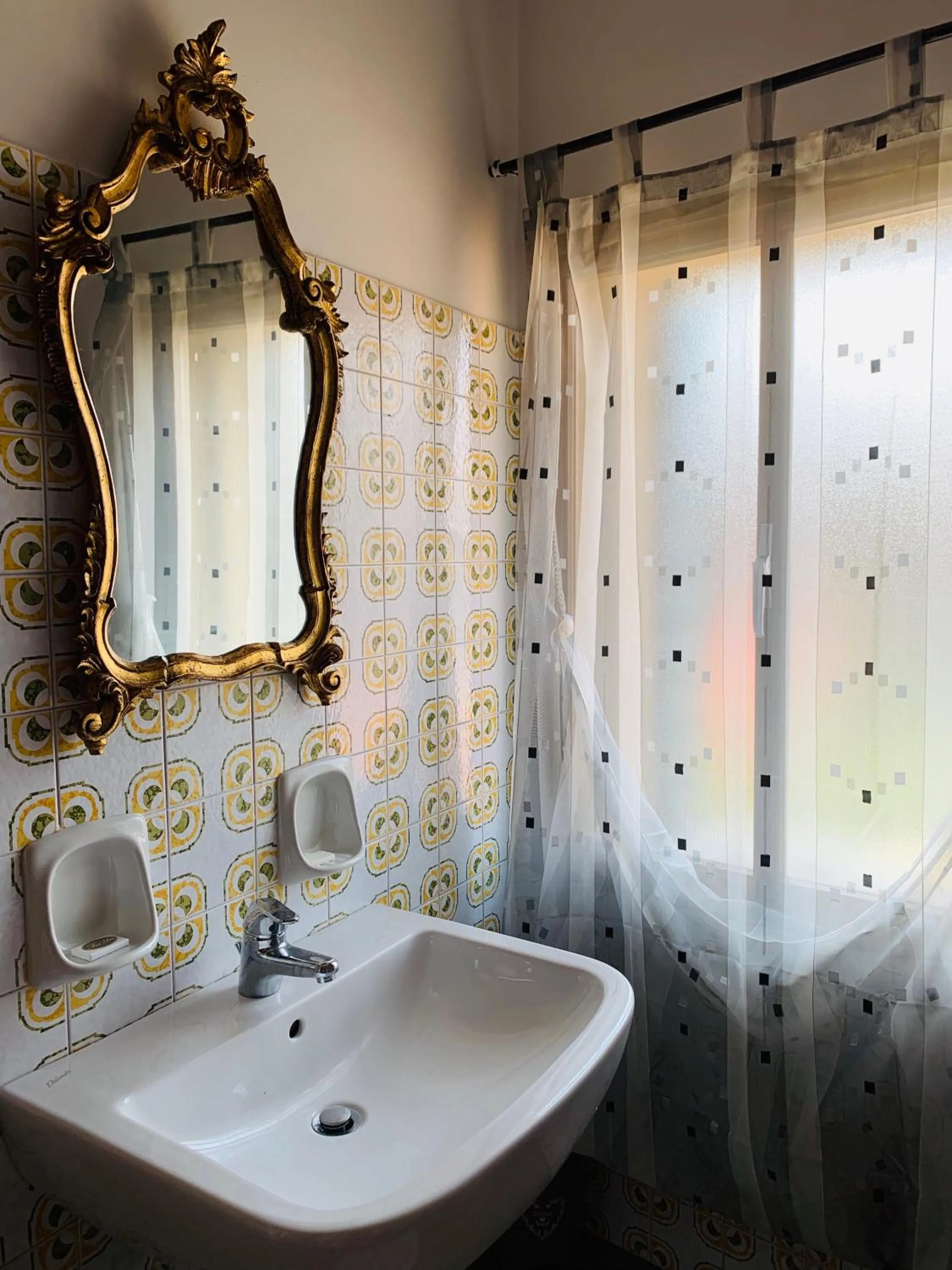 Shower in Locanda Toronto