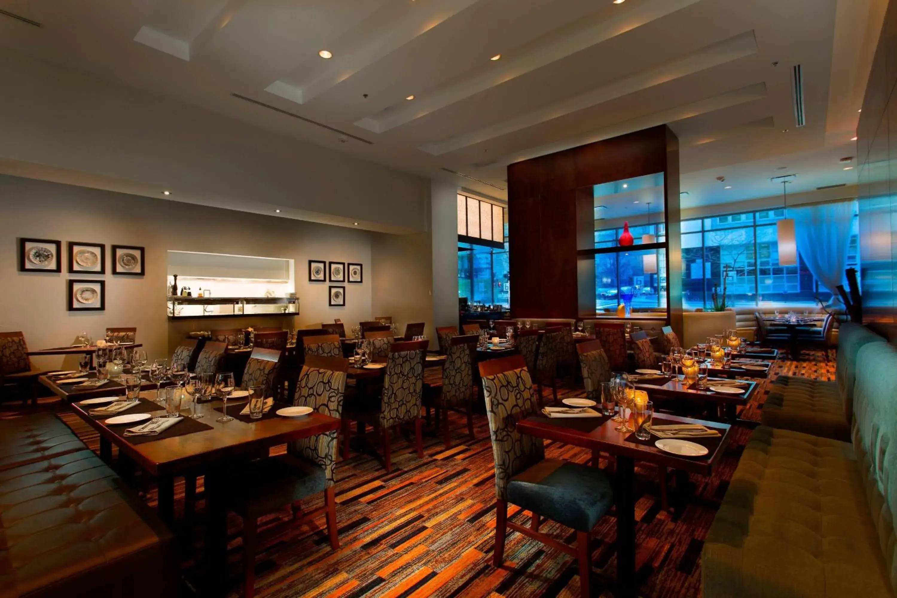 Restaurant/places to eat in Courtyard by Marriott Montreal Downtown Restaurant/places to eat in Courtyard by Marriott Montreal Downtown