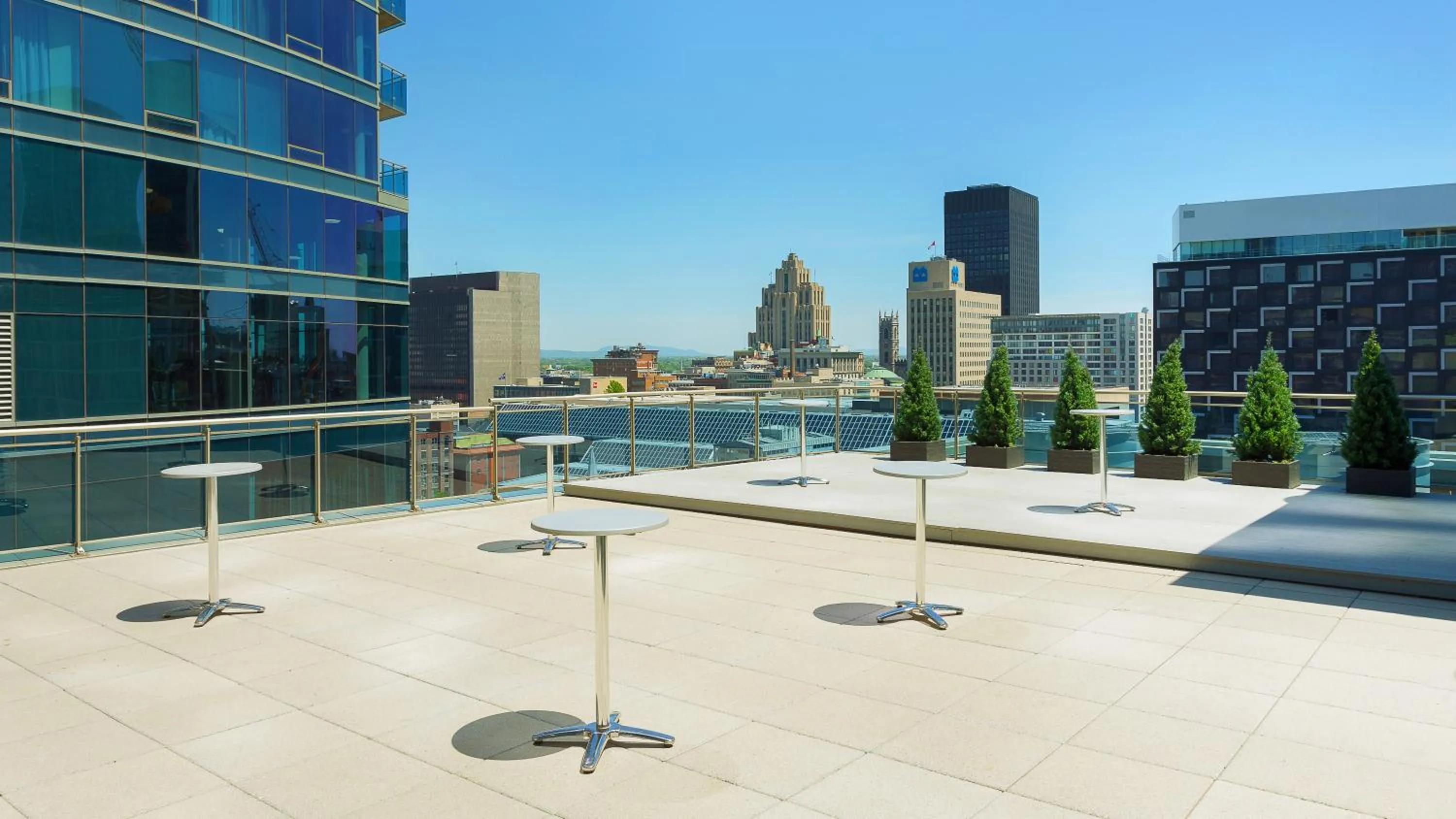 Balcony/Terrace in Courtyard par Marriott Montréal Centre-ville