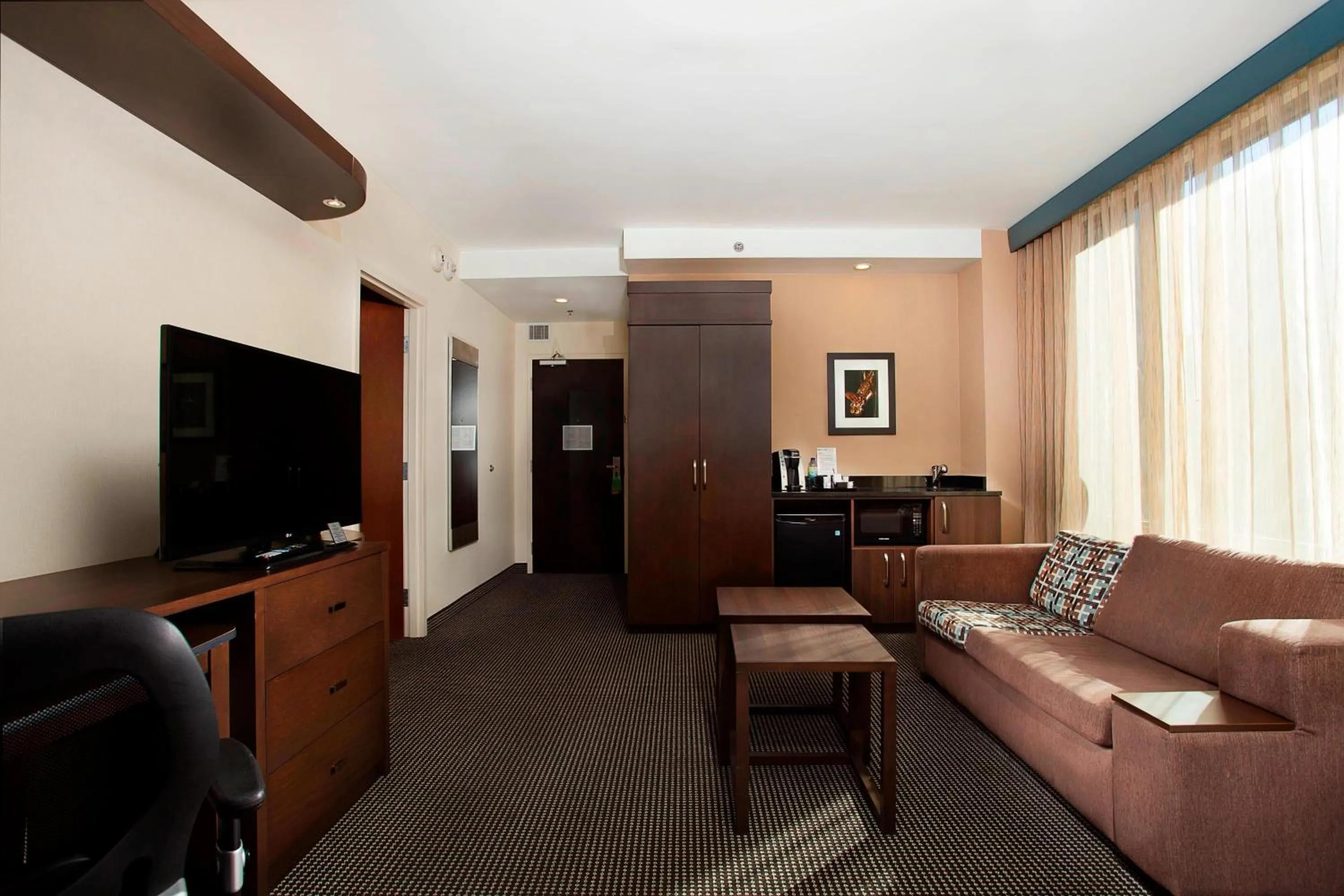 Living room in Courtyard par Marriott Montréal Centre-ville