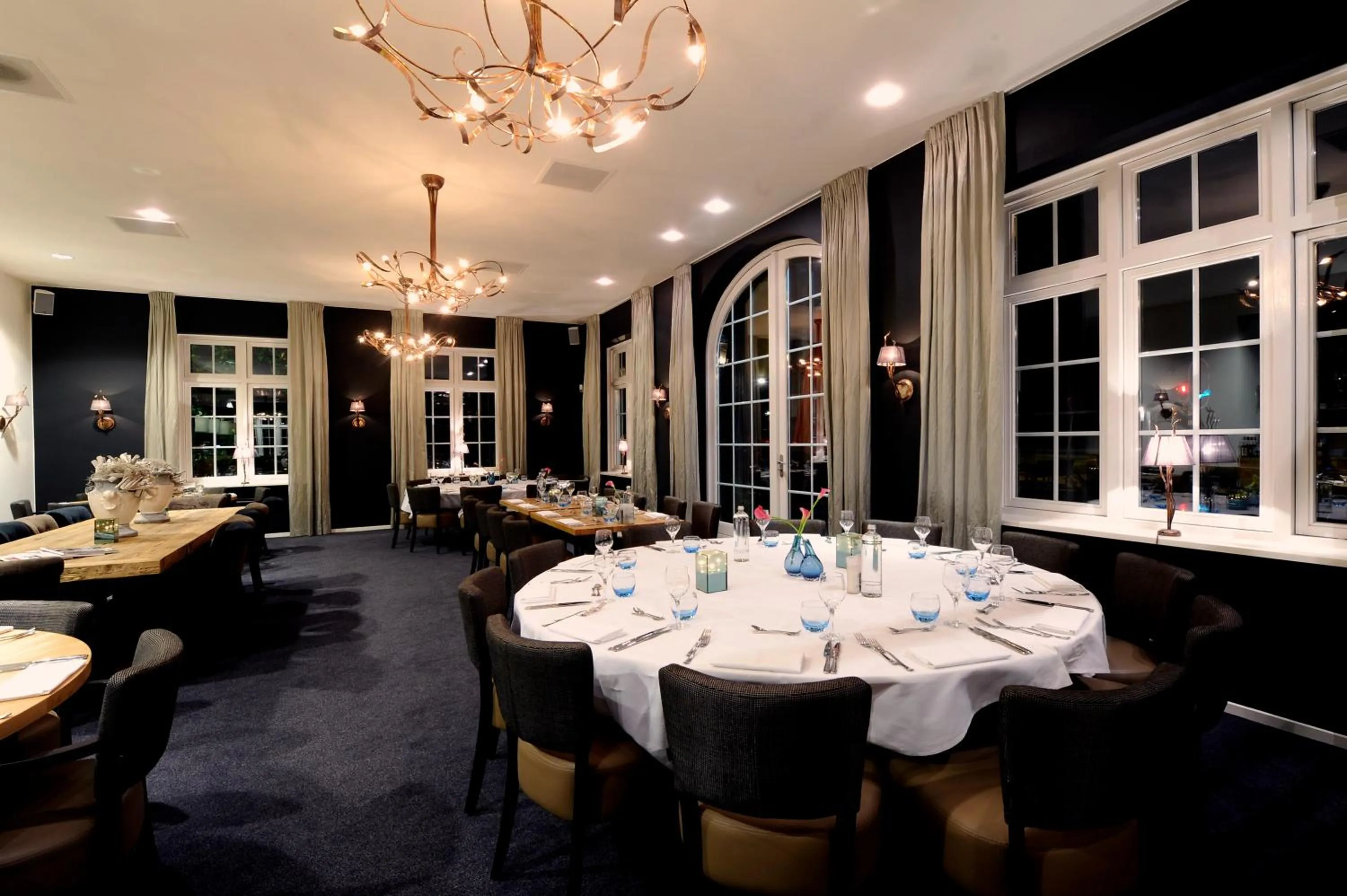 Restaurant/places to eat in Hotel Trix