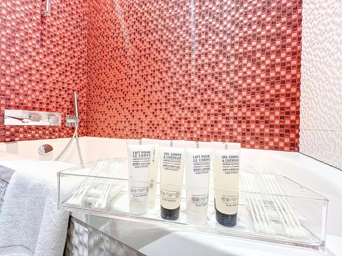 Bathroom in Best Western Nouvel Orléans Montparnasse