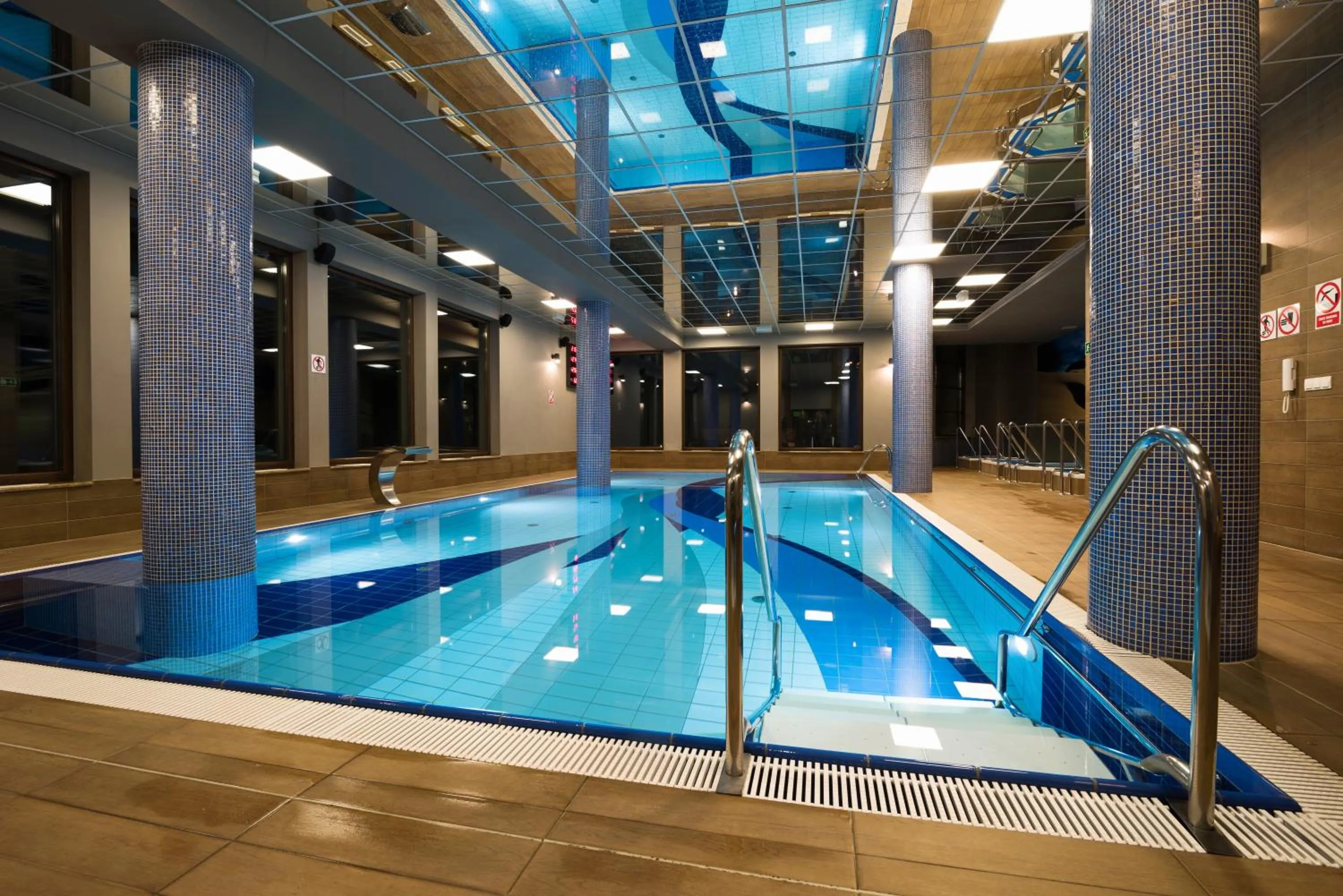 Swimming pool in Olymp 3