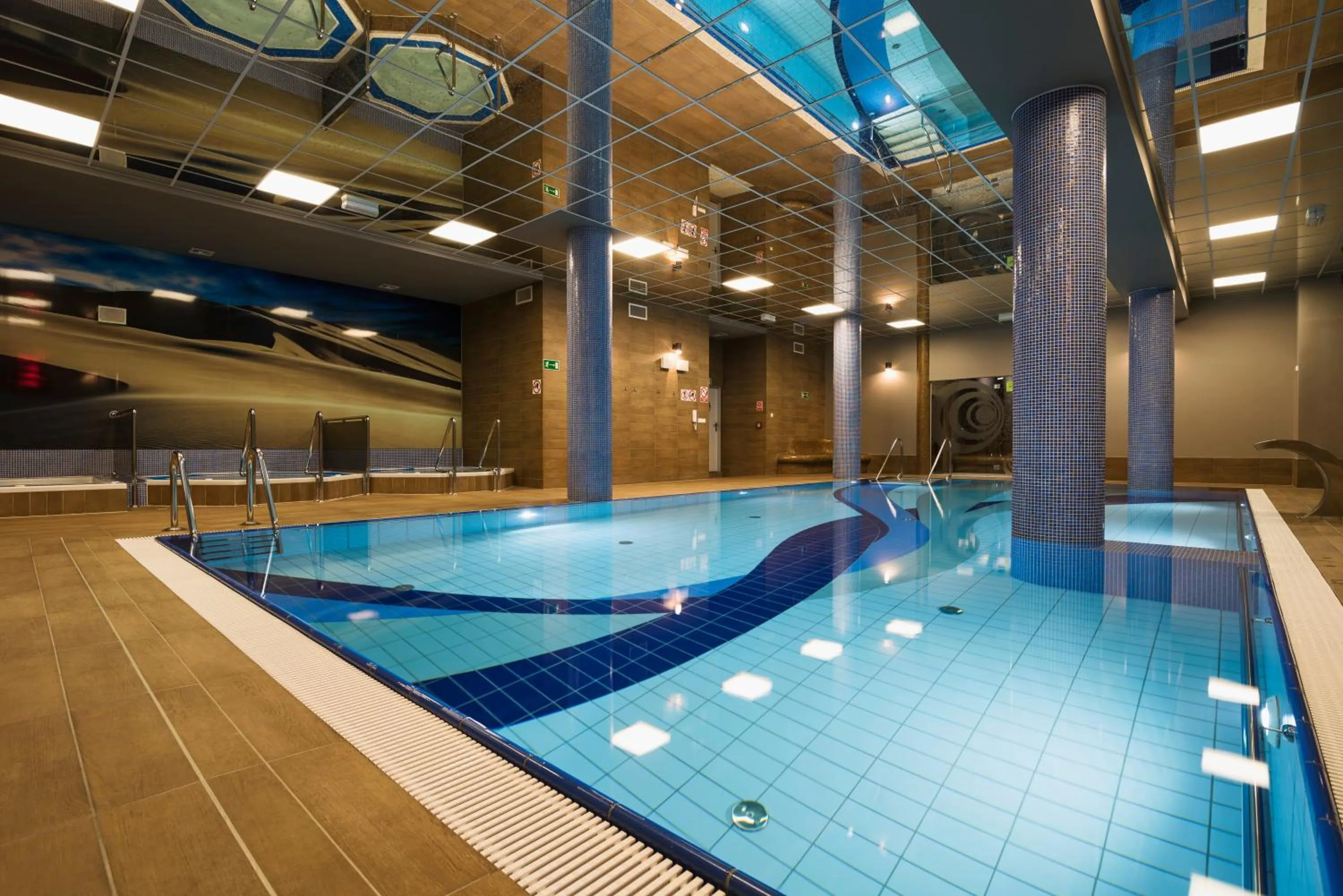 Swimming pool in Olymp 3