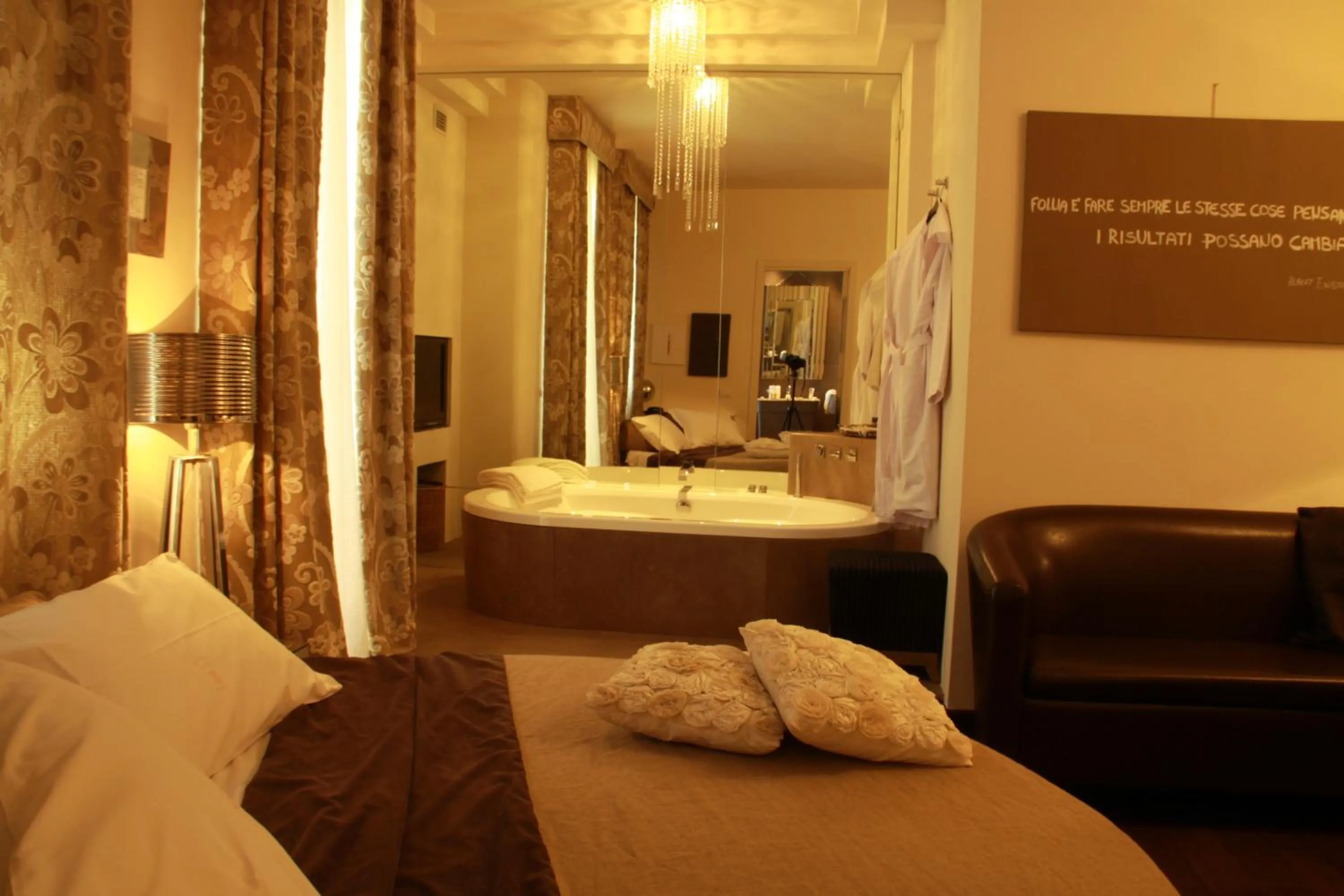 Photo of the whole room, Bed in Balneum Boutique Hotel & B&B