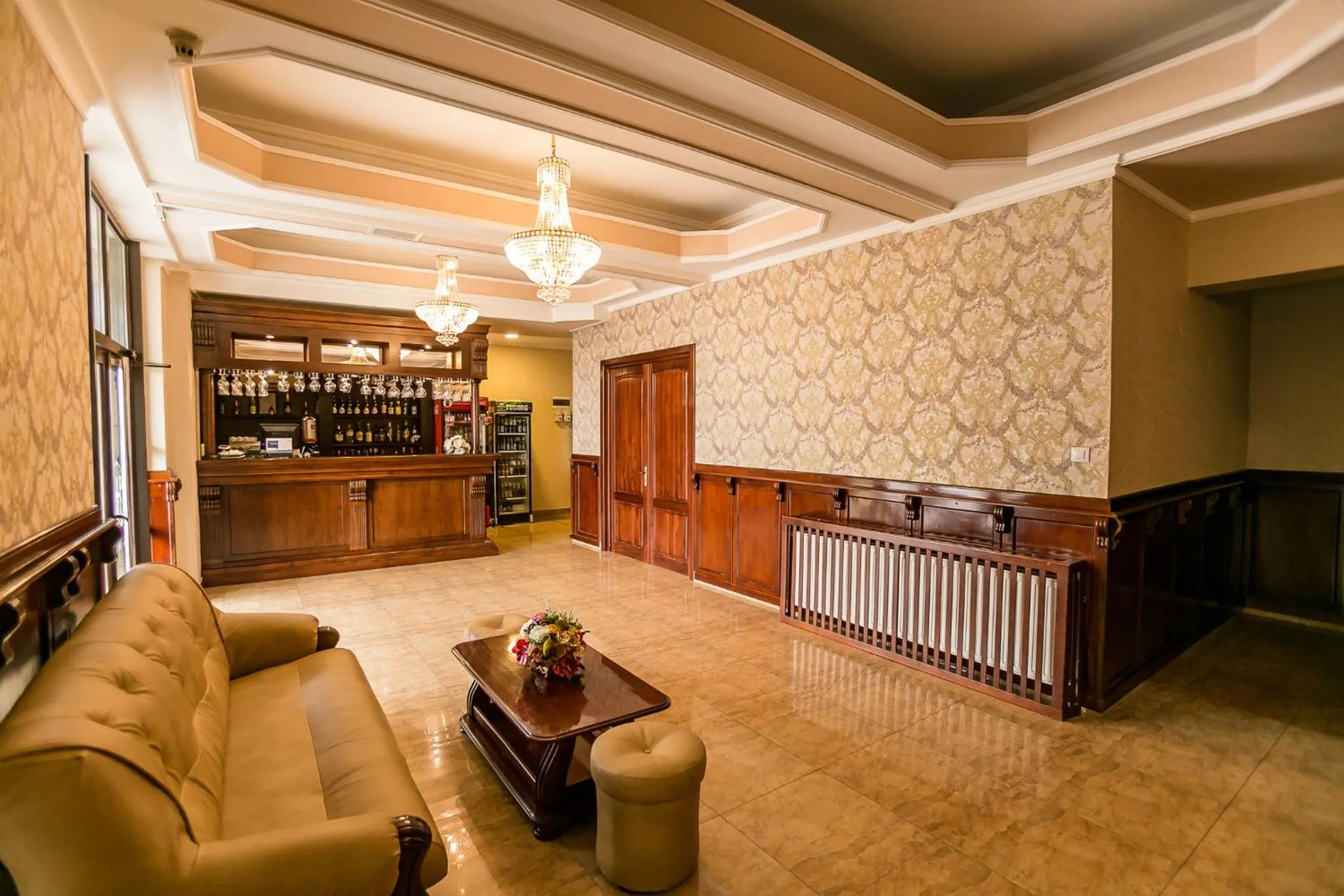 Communal lounge/ TV room in Hotel Orient Braila