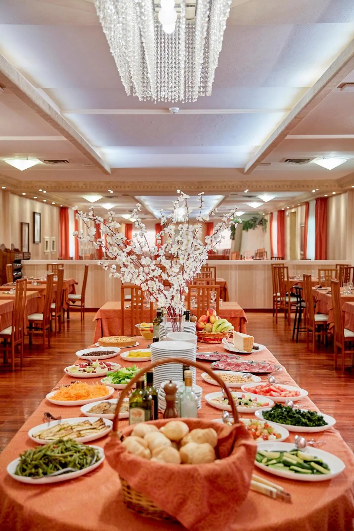 Restaurant/places to eat in Hotel Plaza