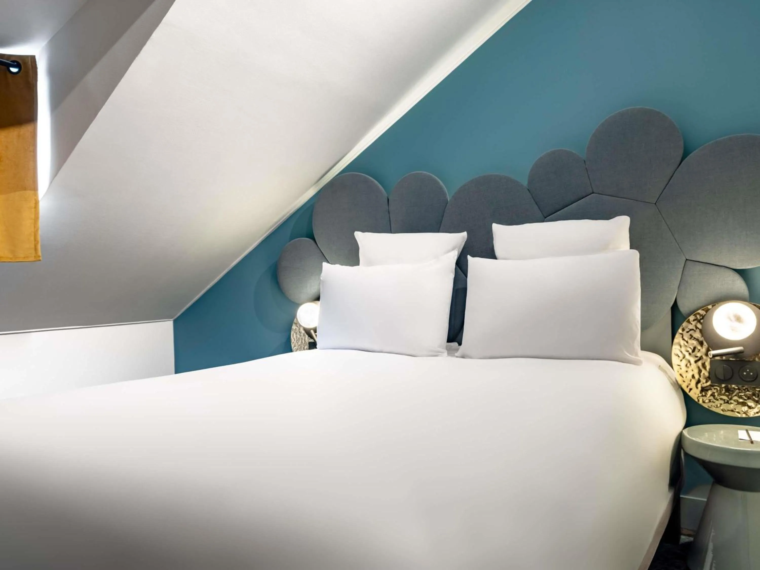 Bedroom, Bed in Mercure Annecy Centre