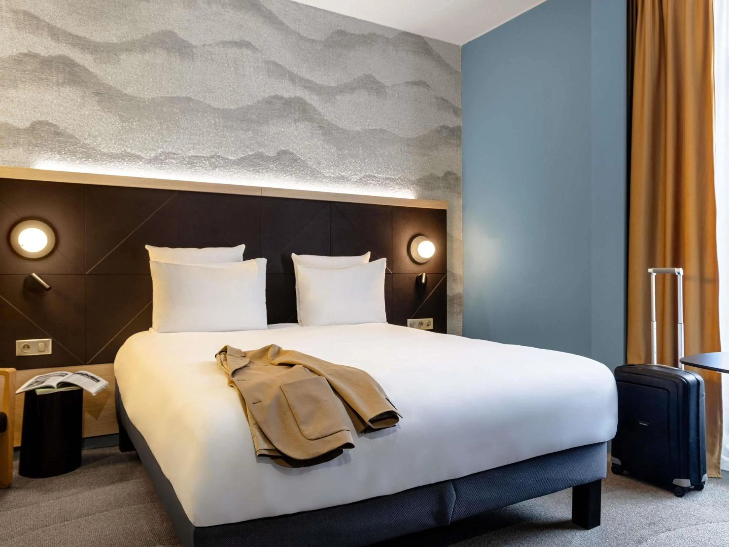 Bedroom, Bed in Mercure Annecy Centre