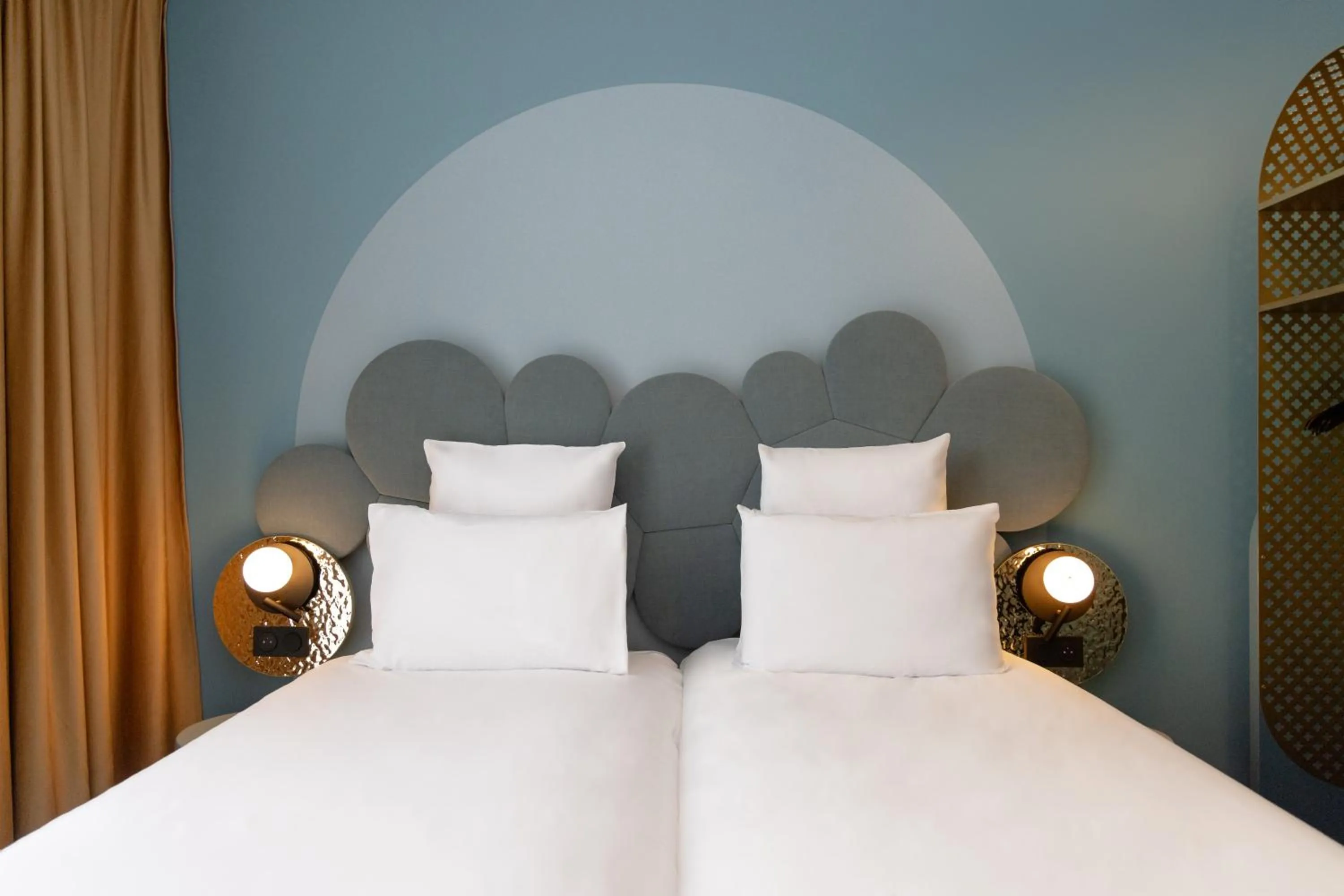 Bed in Mercure Annecy Centre