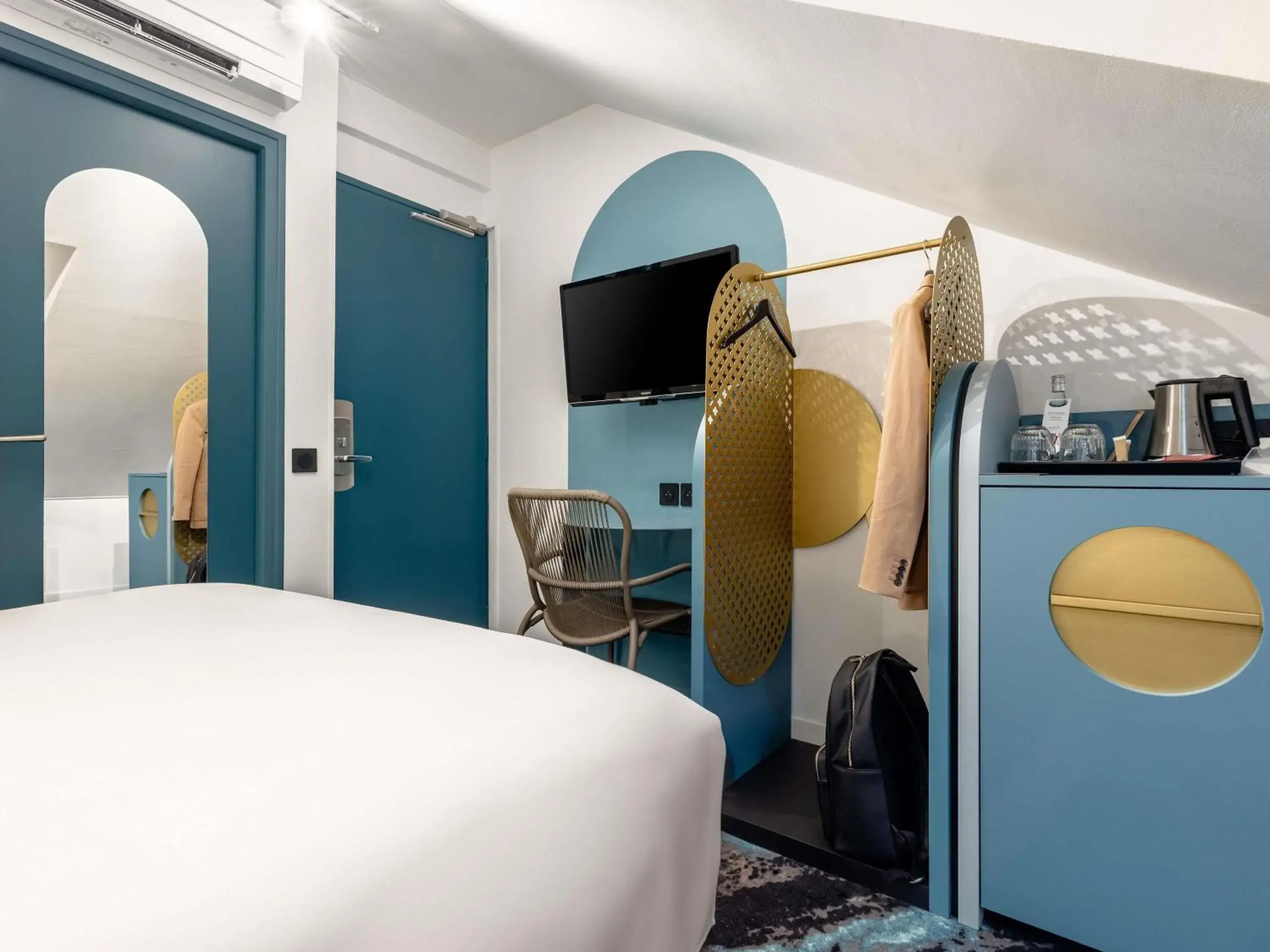 Bedroom, Bed in Mercure Annecy Centre Bedroom, Bed in Mercure Annecy Centre