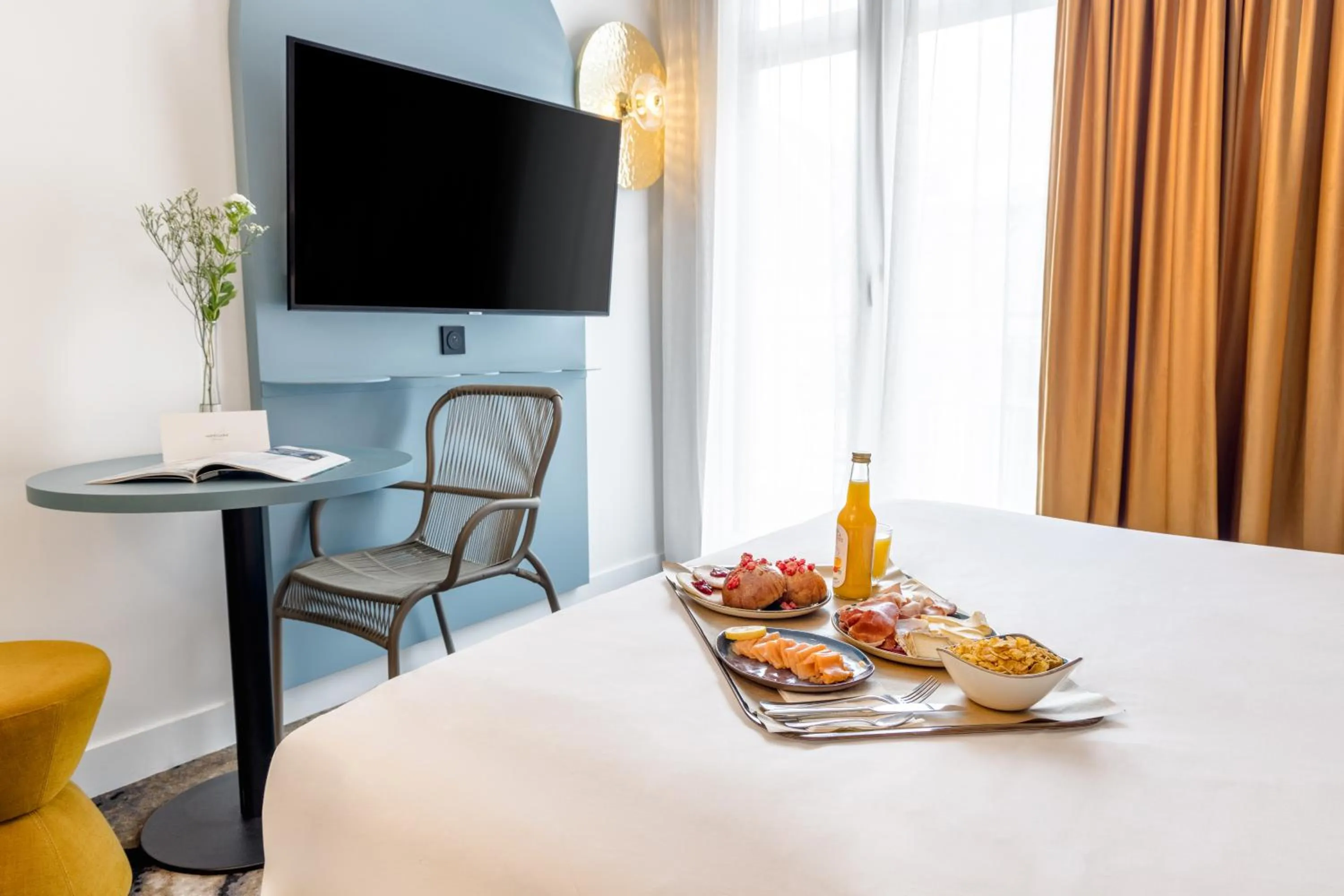 TV and multimedia, Bed in Mercure Annecy Centre