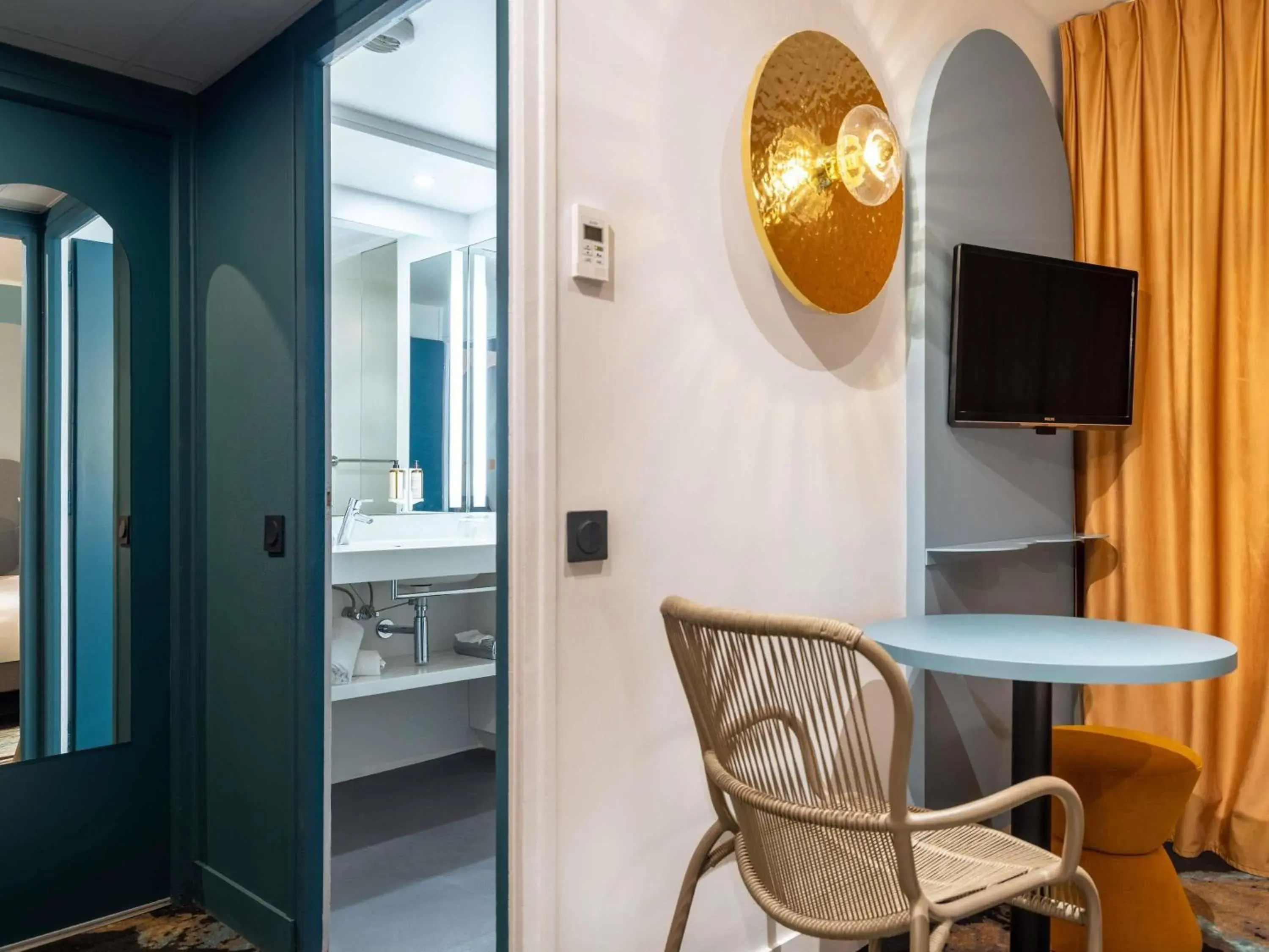 Bedroom in Mercure Annecy Centre Bedroom in Mercure Annecy Centre