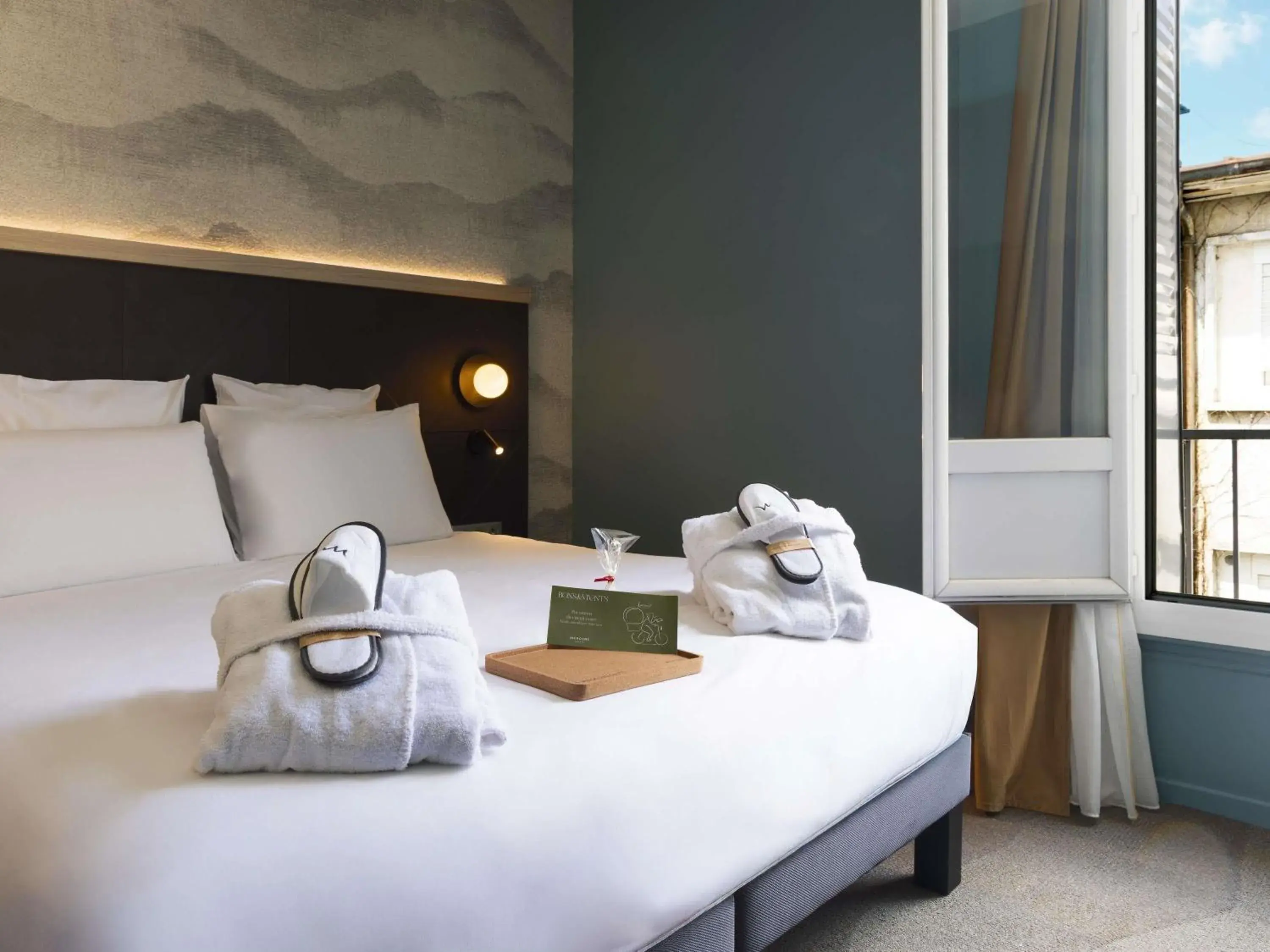 Bed in Mercure Annecy Centre Bed in Mercure Annecy Centre