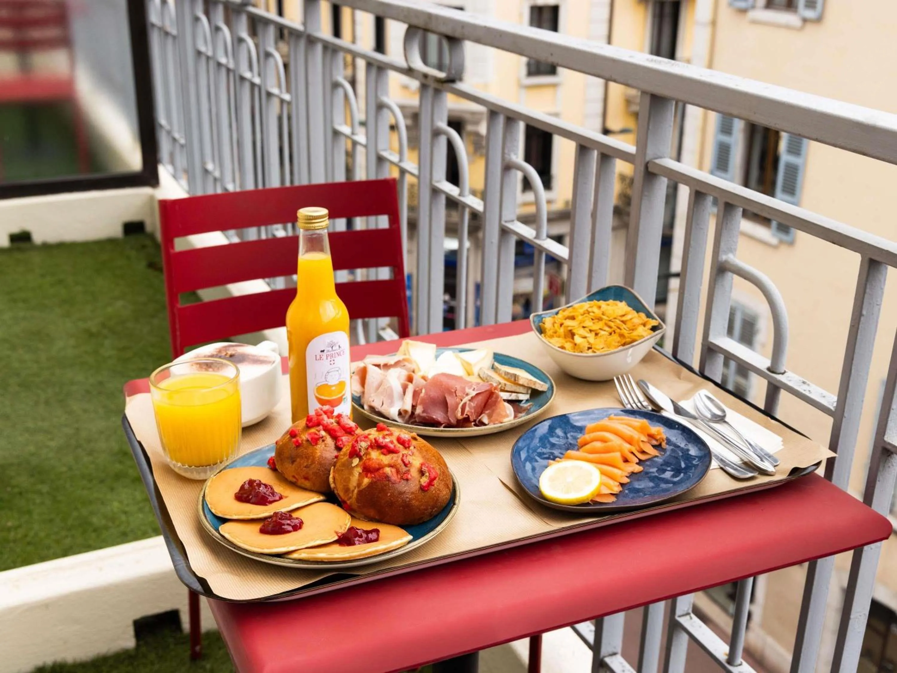 Bedroom in Mercure Annecy Centre