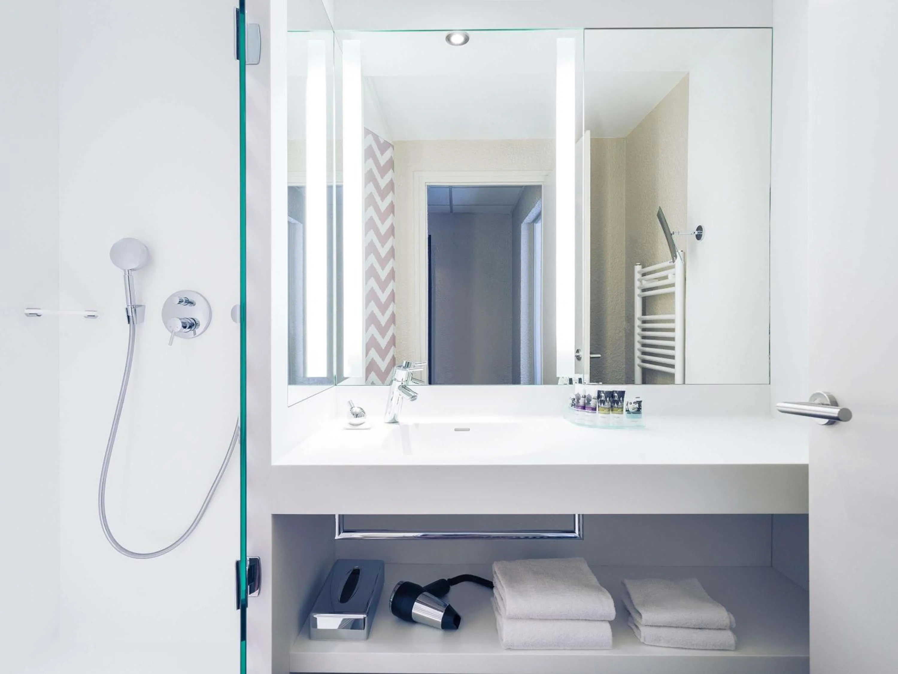 Bedroom in Mercure Annecy Centre