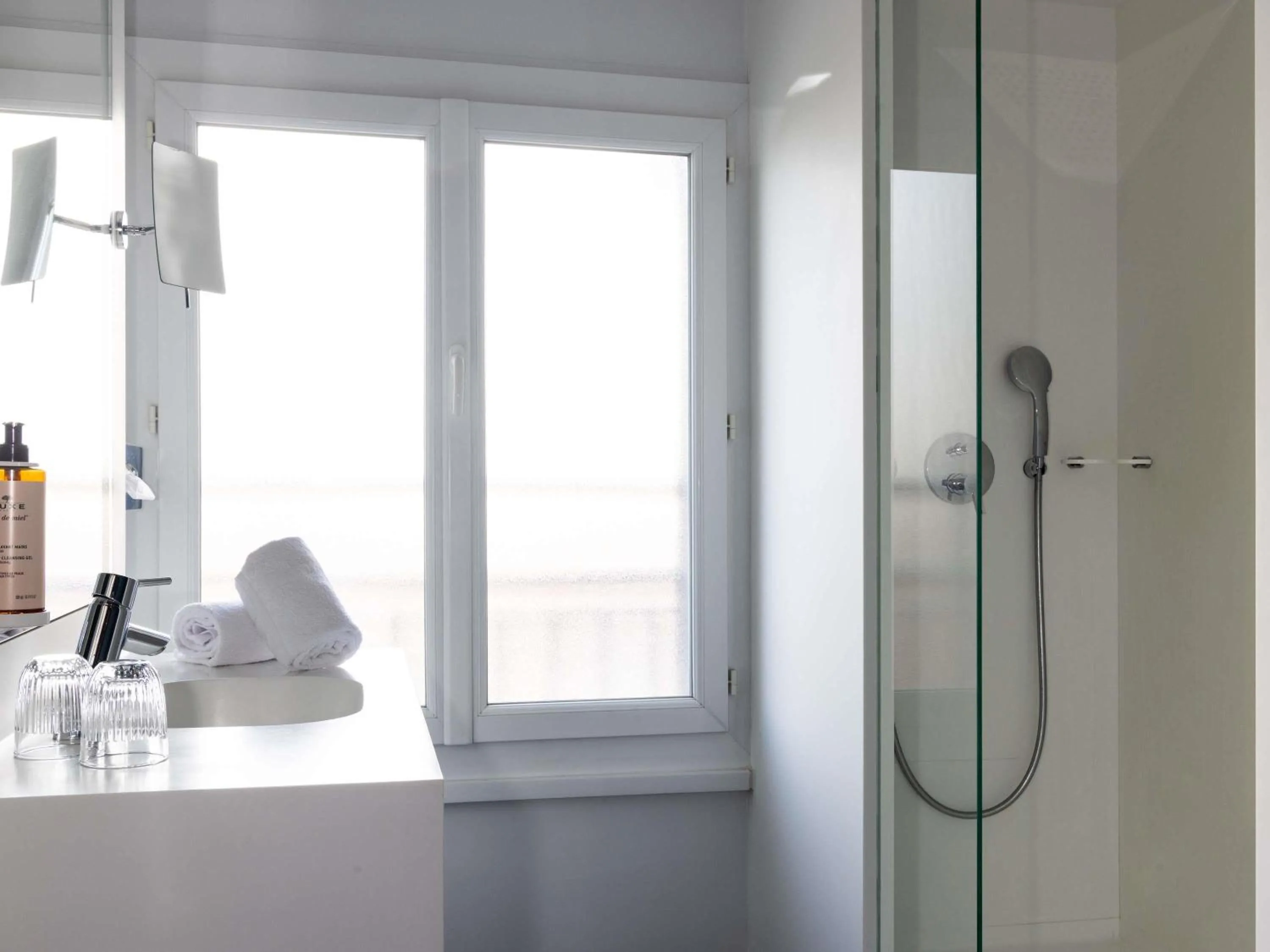 Bedroom in Mercure Annecy Centre