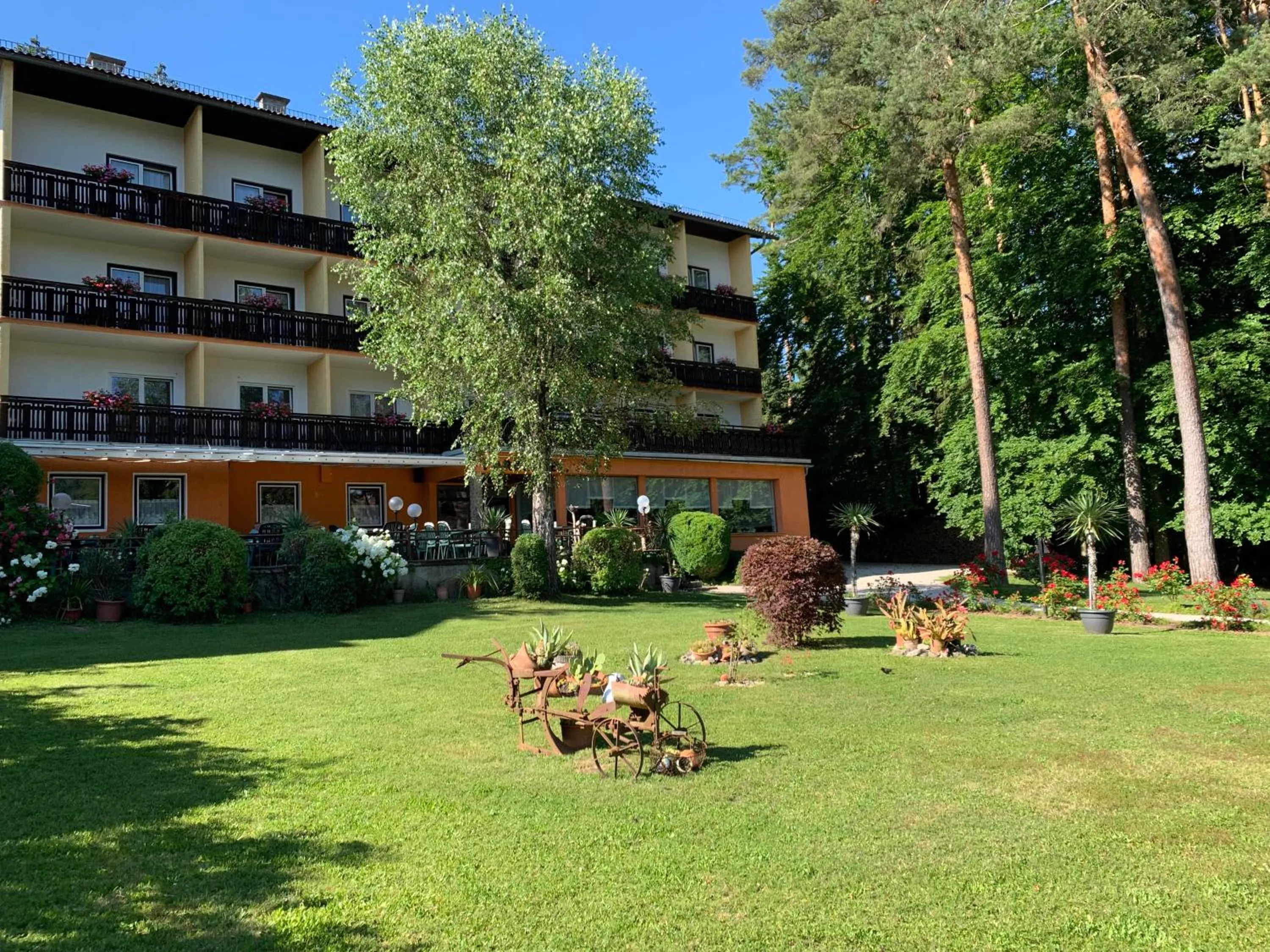 Property building in Parkhotel Zuzek