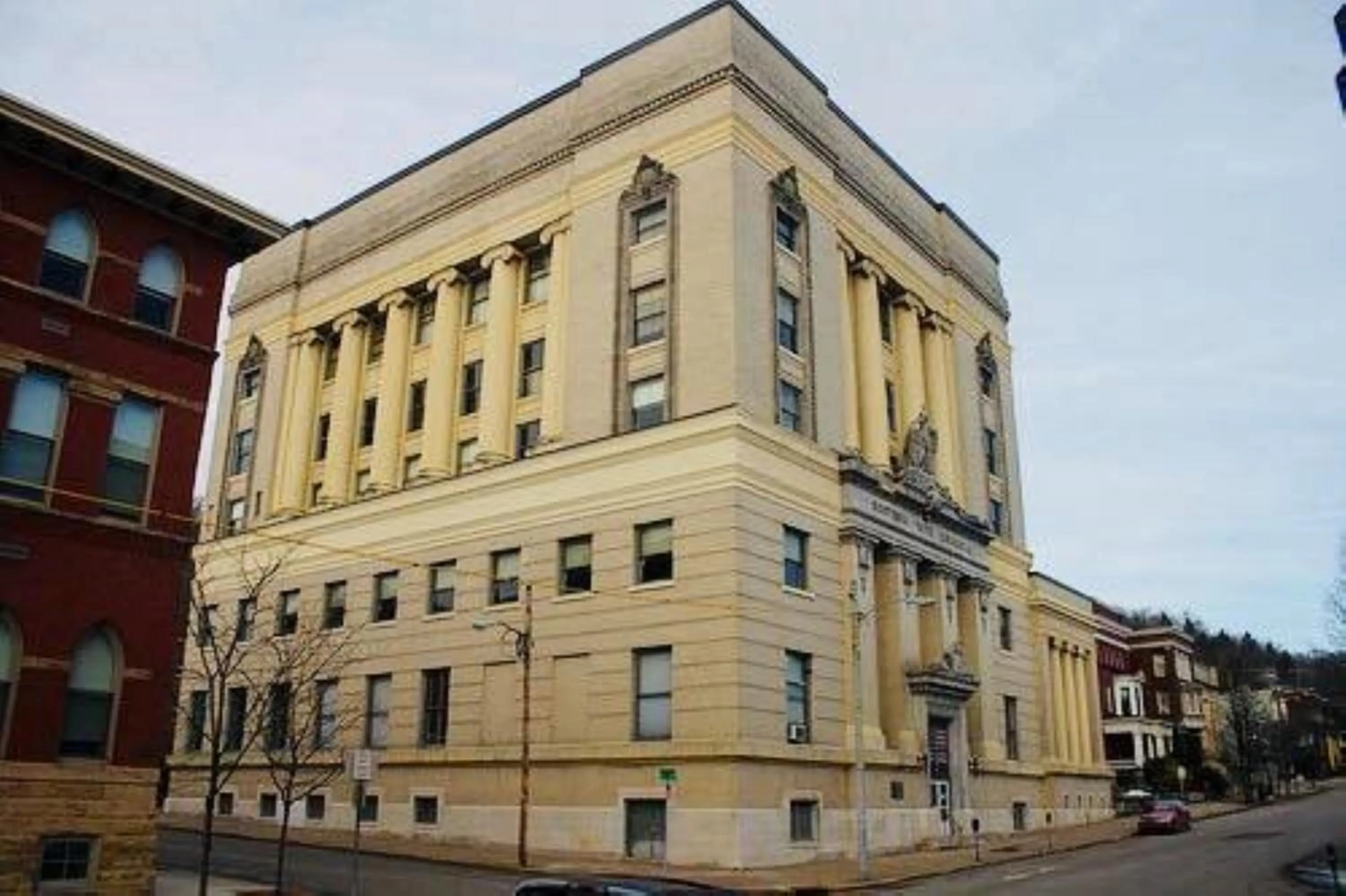 Property building in Suburban Studios Triadelphia - Wheeling at The Highlands