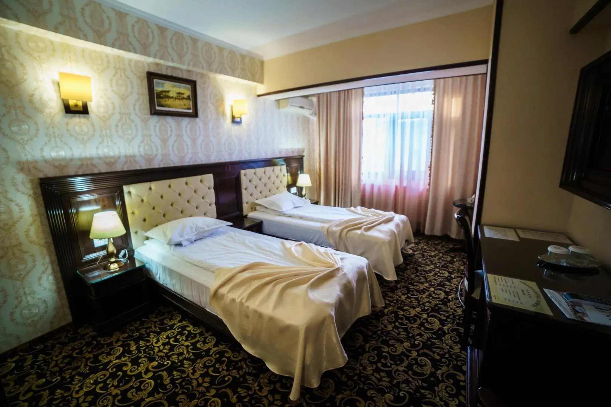 Twin Room in Grand Hotel Orient Braila Twin Room in Grand Hotel Orient Braila