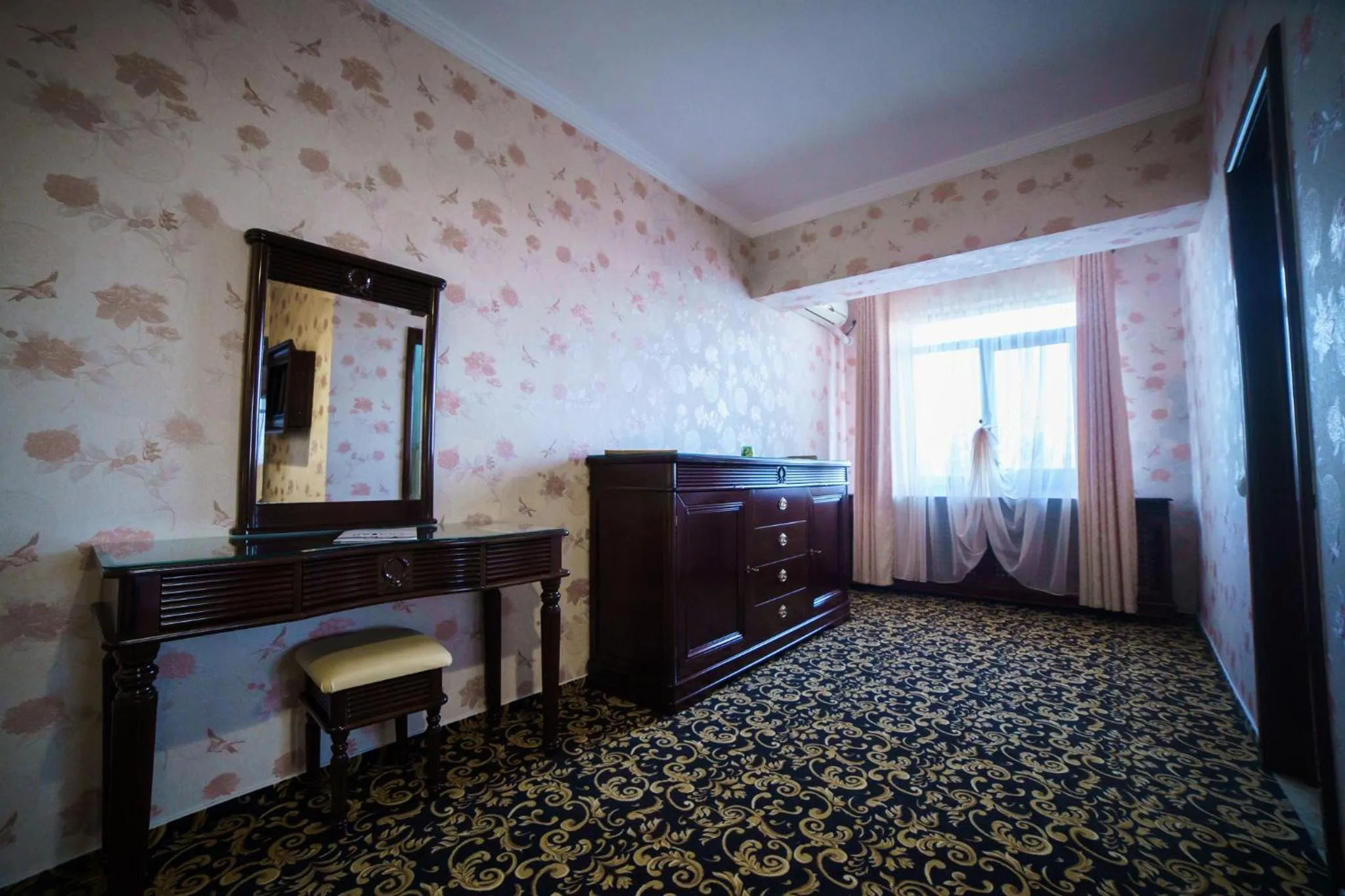 Bedroom, Bed in Grand Hotel Orient Braila